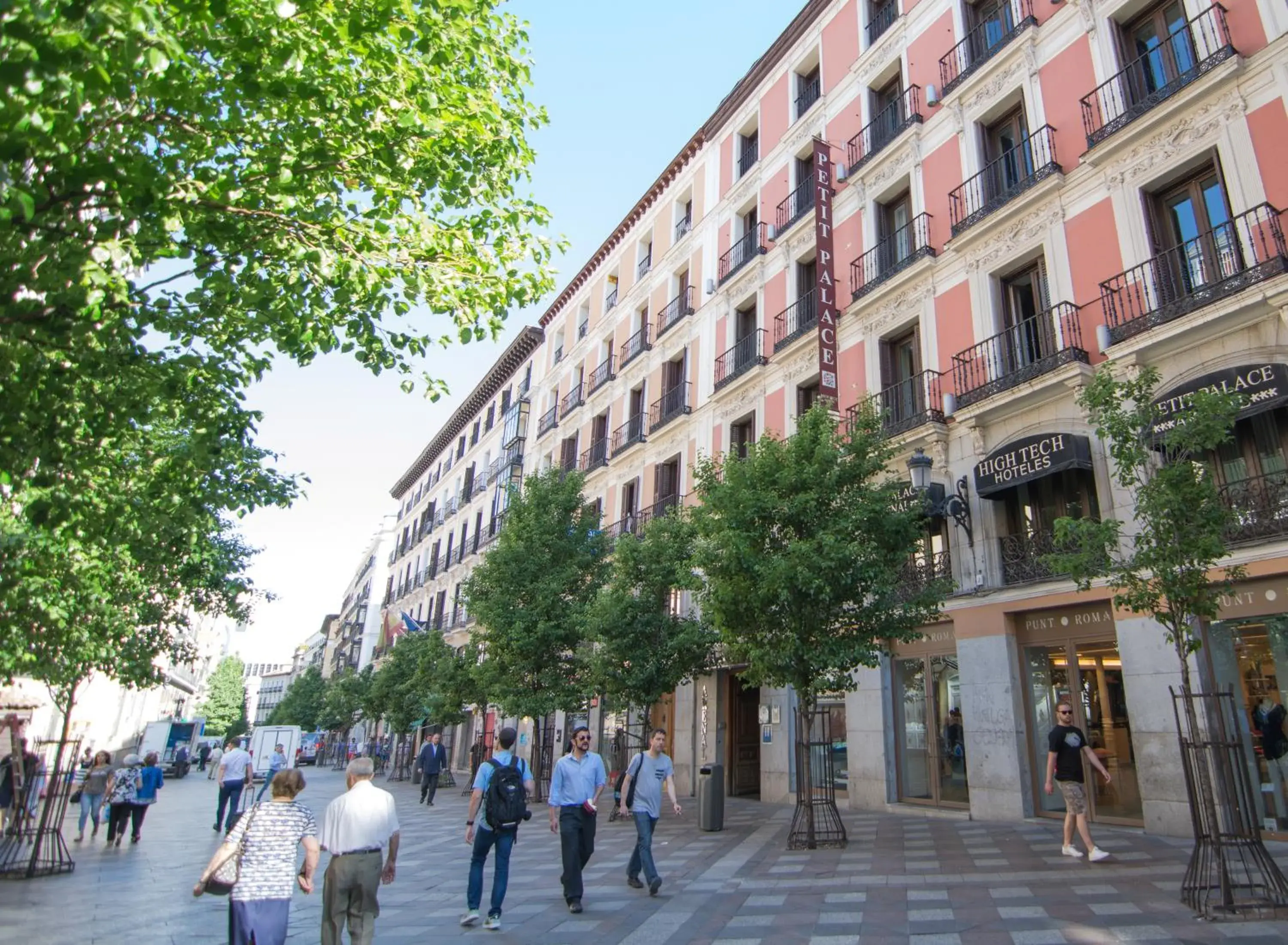 Facade/entrance in Petit Palace Arenal Facade/entrance in Petit Palace Arenal
