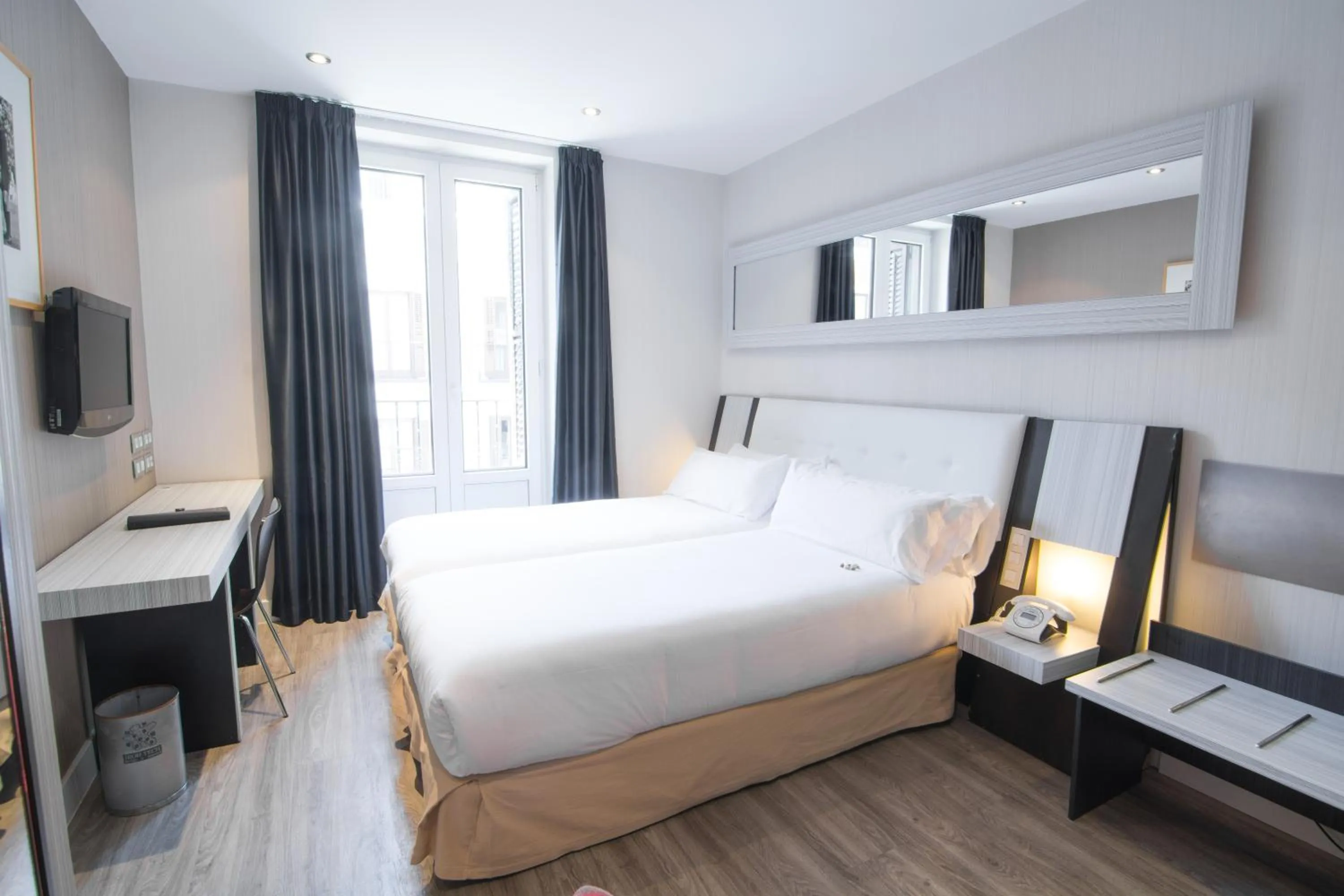 Bedroom, Bed in Petit Palace Arenal