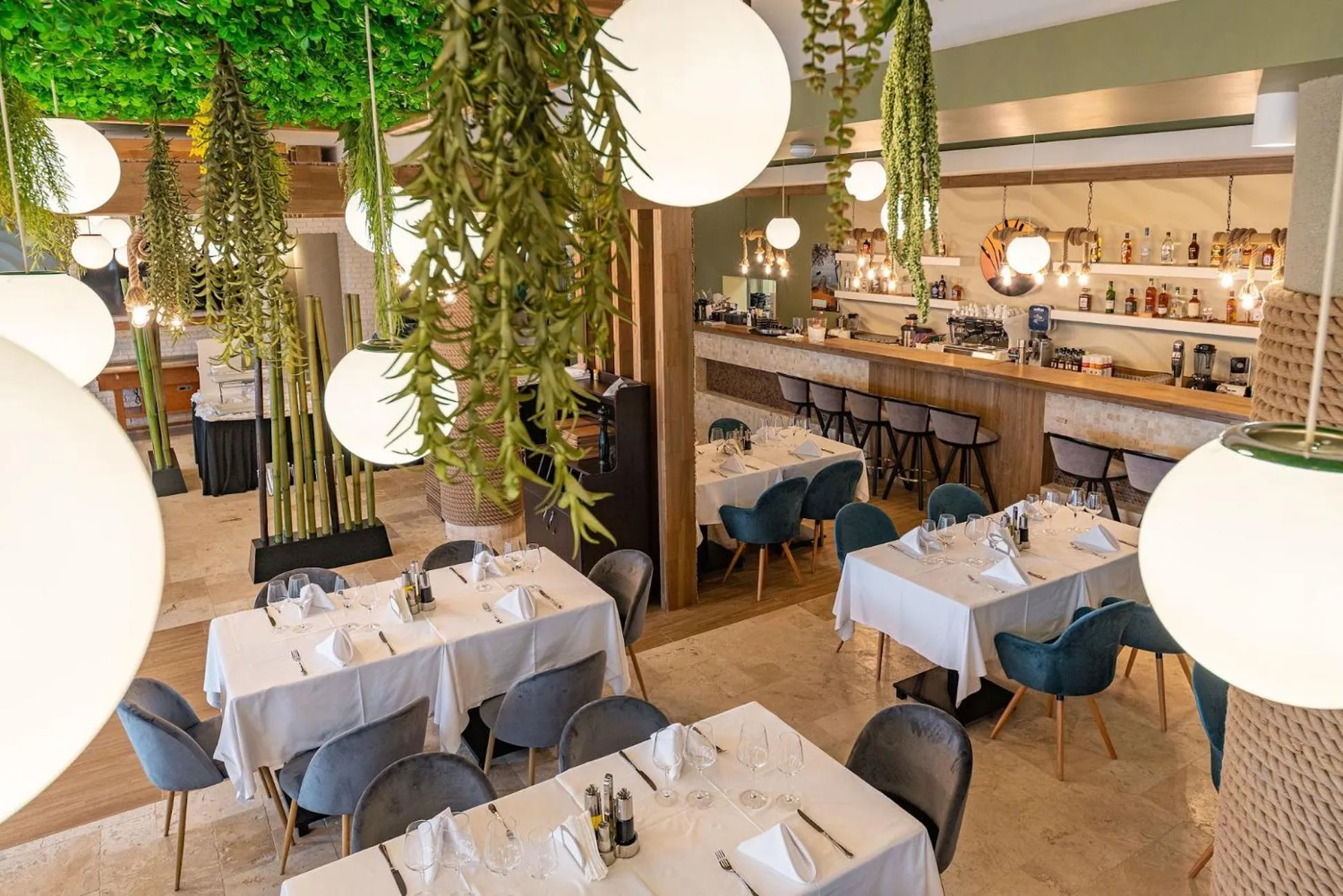 Restaurant/places to eat in Razelm Luxury Resort