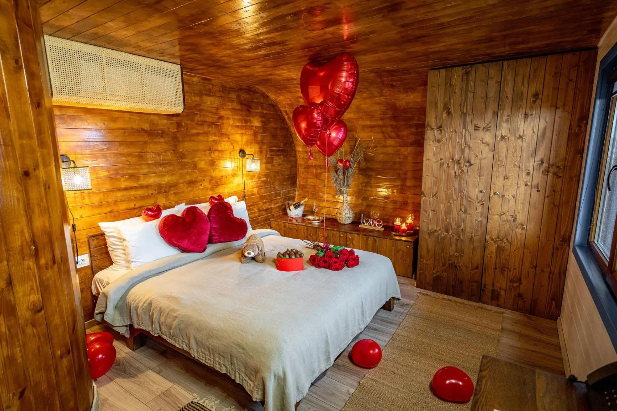 Bed in Razelm Luxury Resort