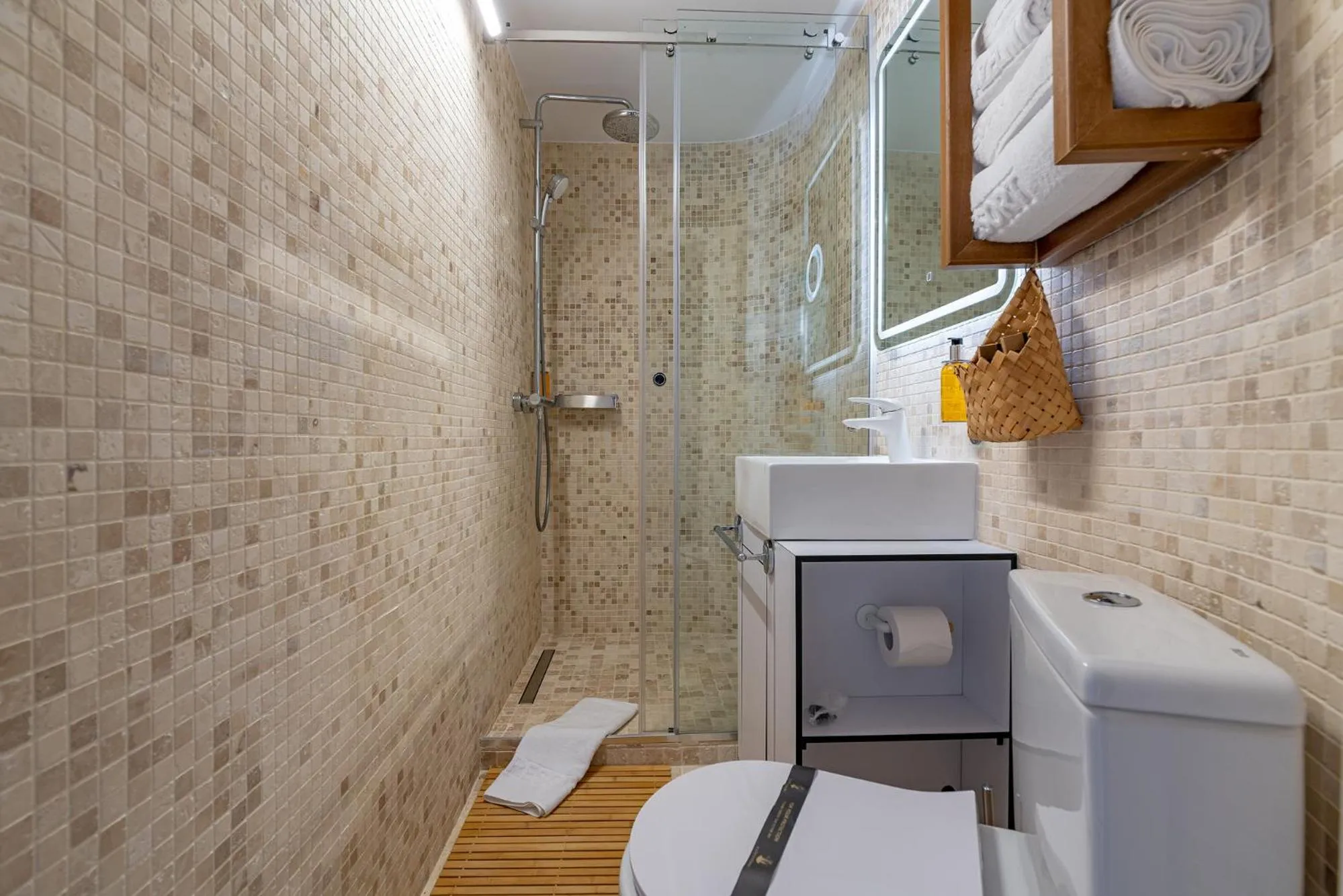 Shower in Razelm Luxury Resort