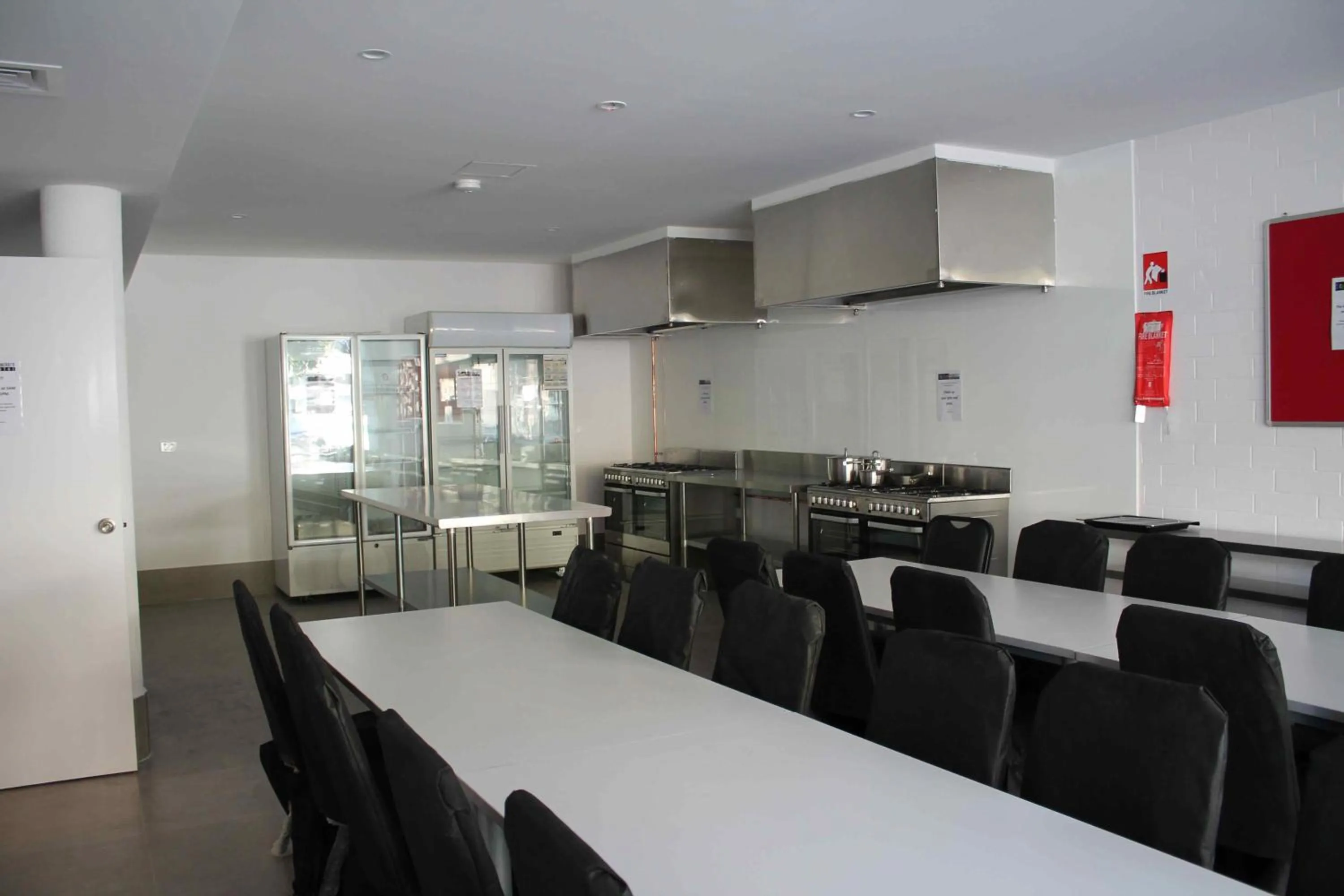 Kitchen or kitchenette in Quokka Backpackers Hostel Perth - note - Valid passport required to check in