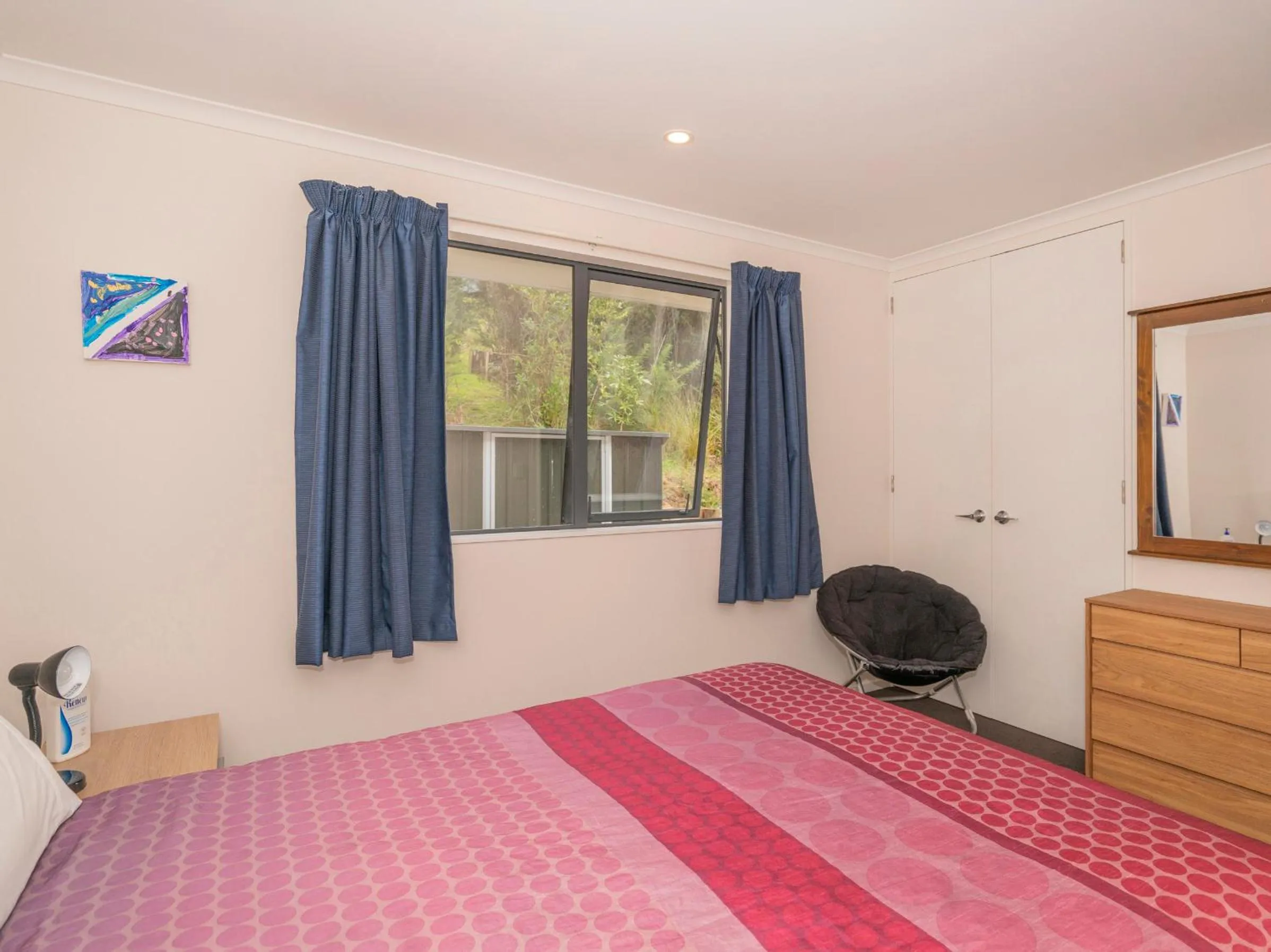 Property building, Bed in Manuka Lodge - Tairua Holiday Home