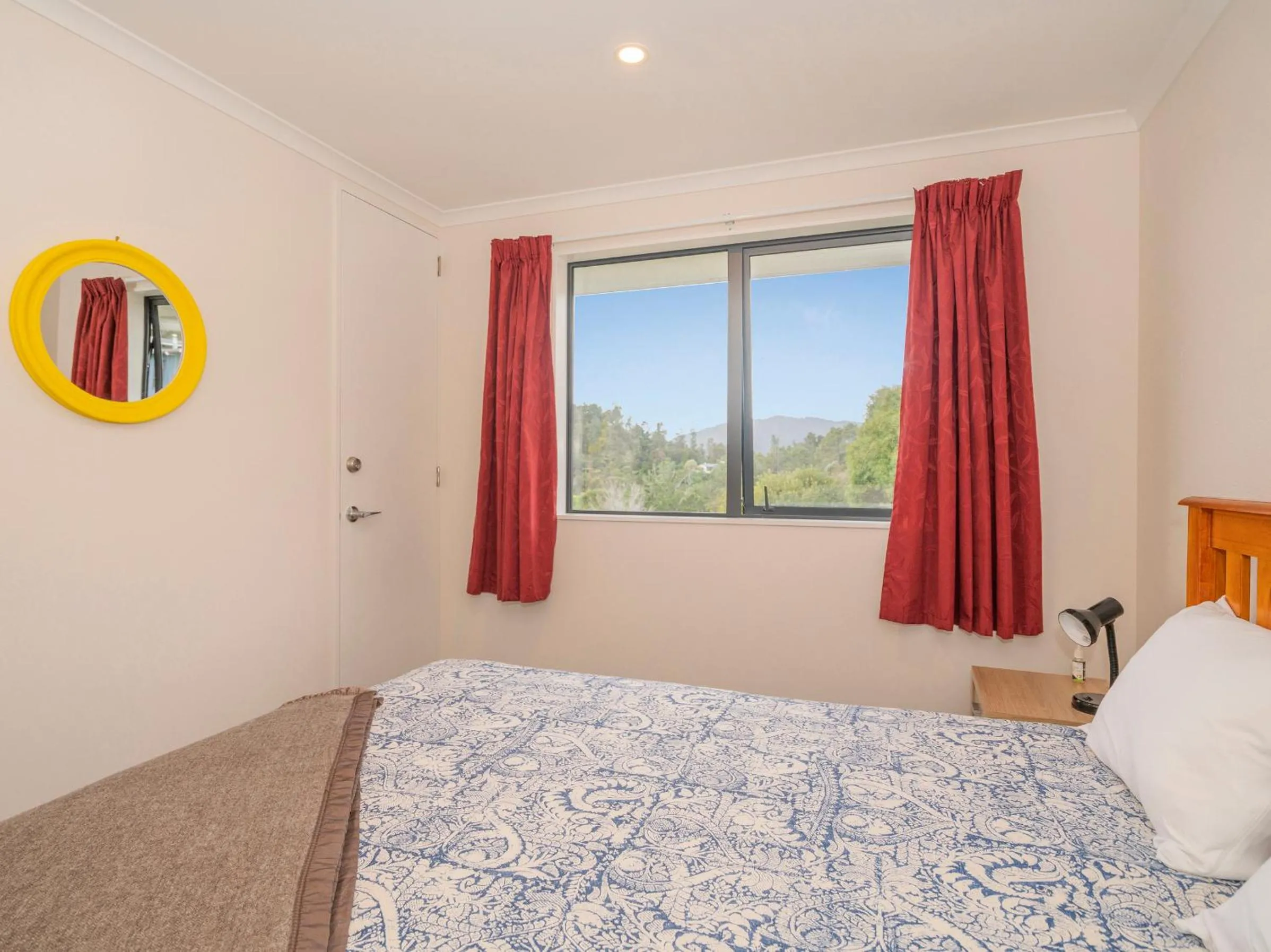 Property building, Bed in Manuka Lodge - Tairua Holiday Home