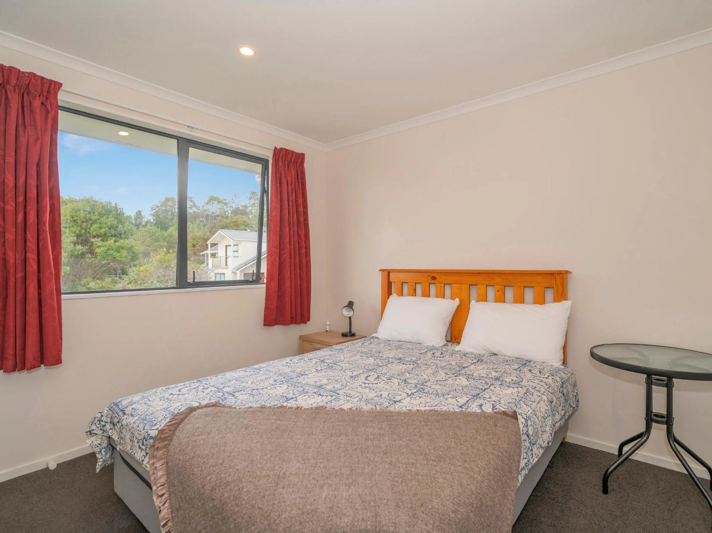 Property building, Bed in Manuka Lodge - Tairua Holiday Home