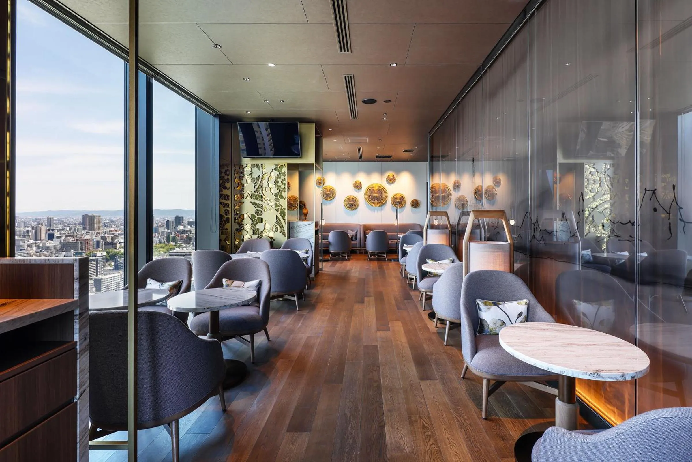 Lounge or bar in Centara Grand Hotel Osaka
