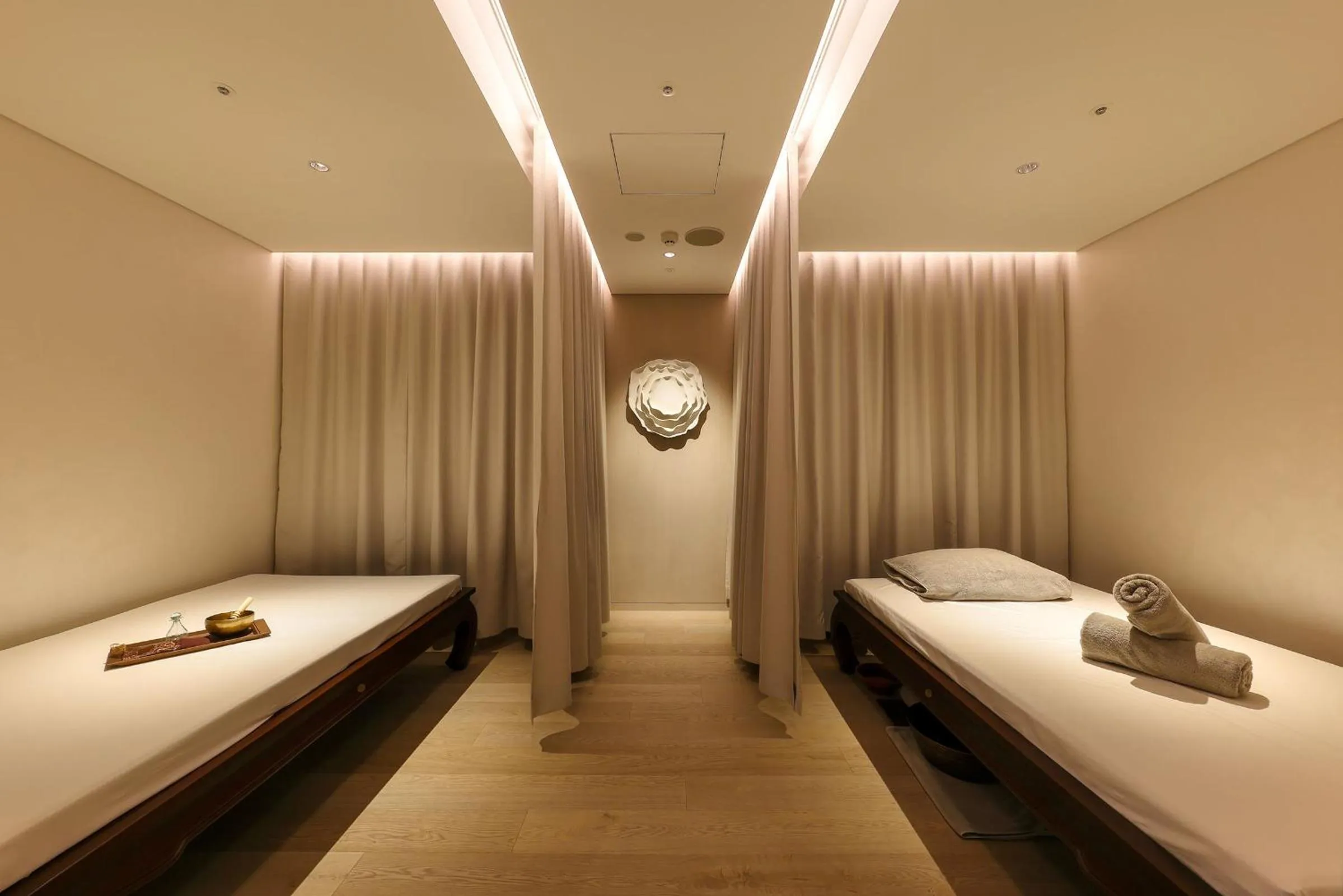 Spa and wellness centre/facilities, Bed in Centara Grand Hotel Osaka