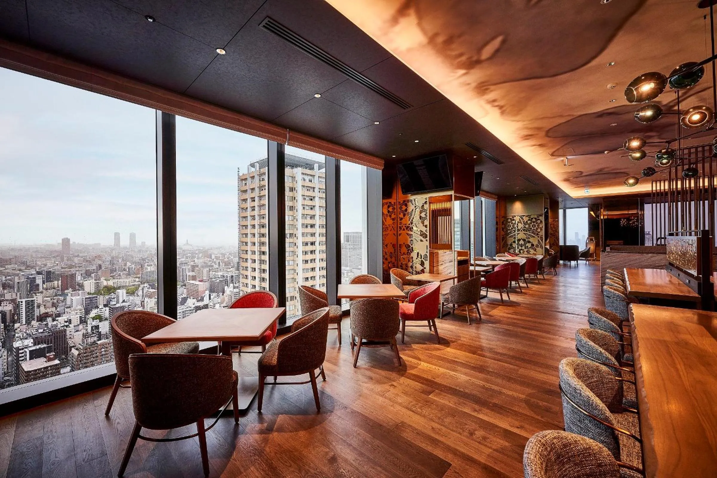 Lounge or bar in Centara Grand Hotel Osaka