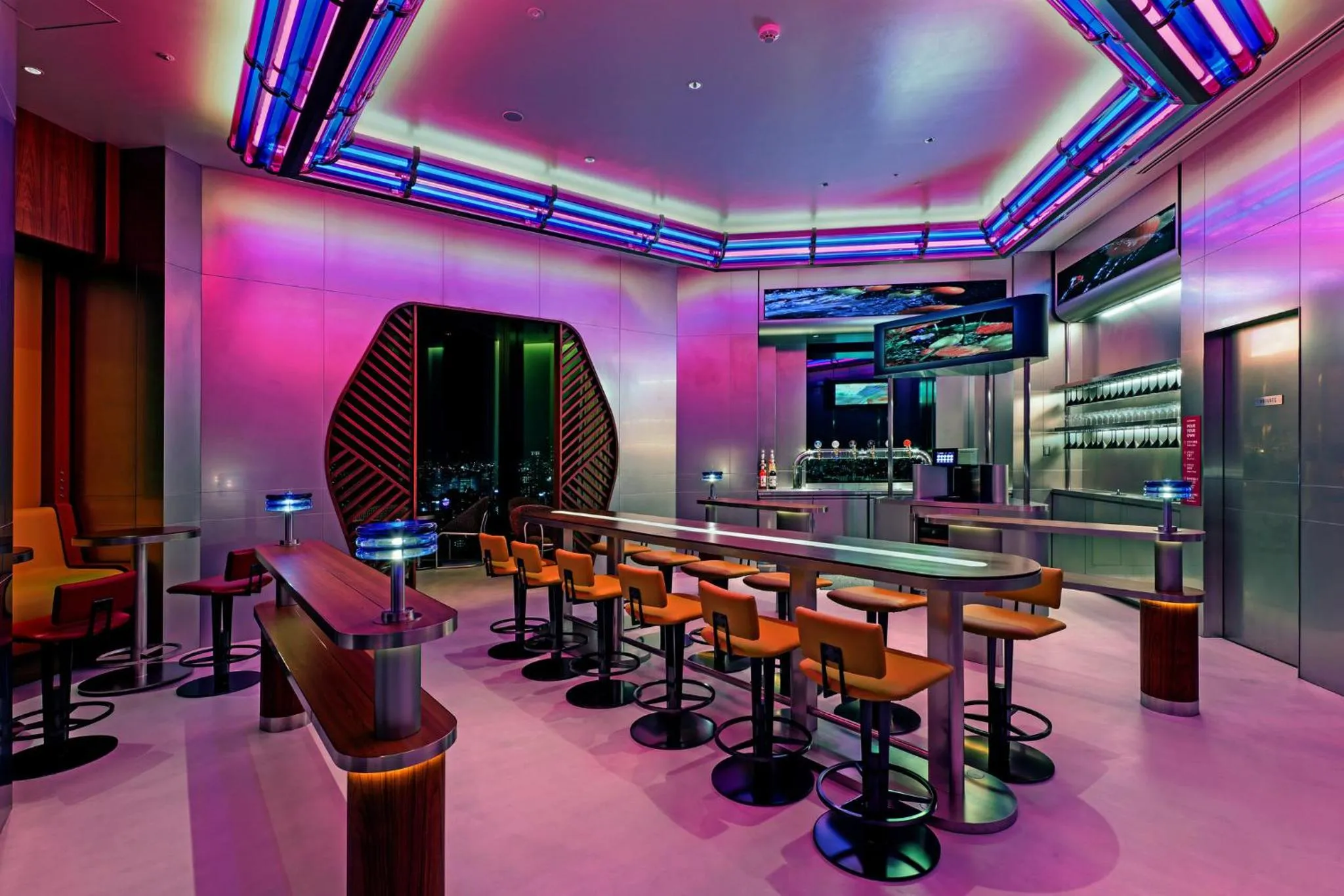 Lounge or bar in Centara Grand Hotel Osaka