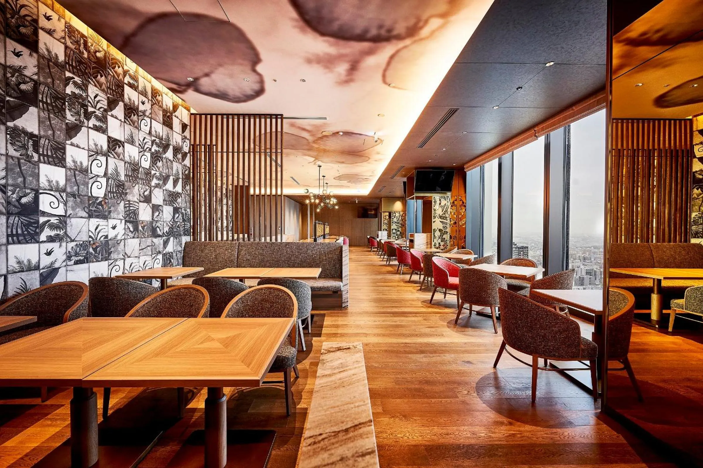 Lounge or bar in Centara Grand Hotel Osaka