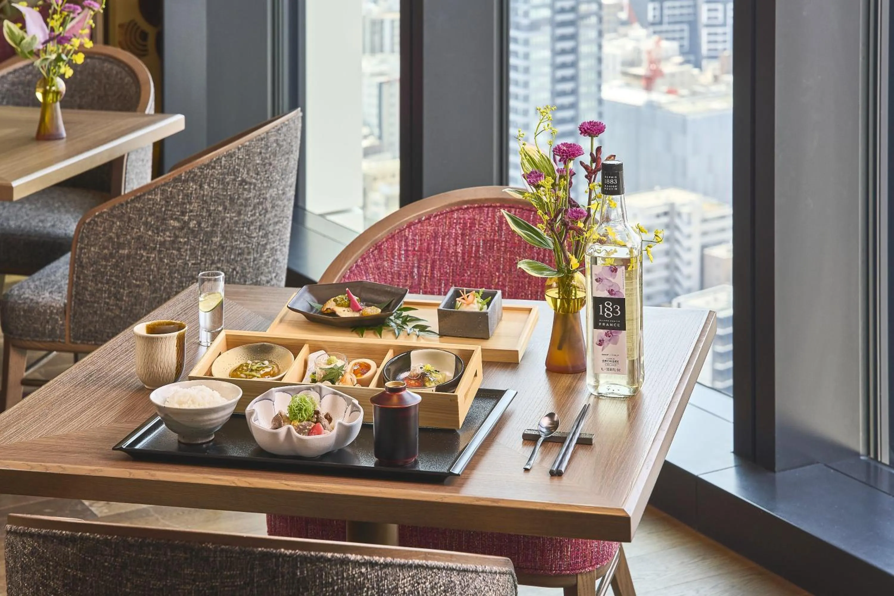 Lounge or bar in Centara Grand Hotel Osaka