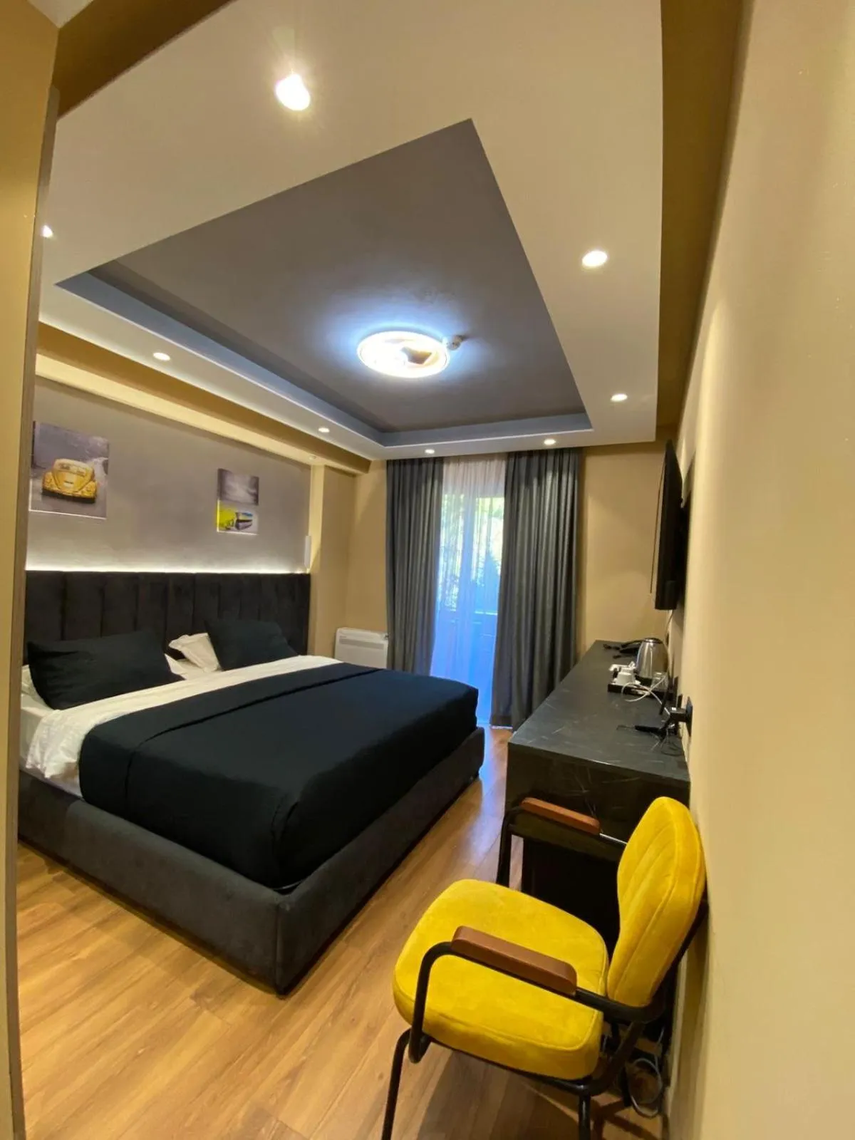 Bedroom, Bed in Peaky Hotel