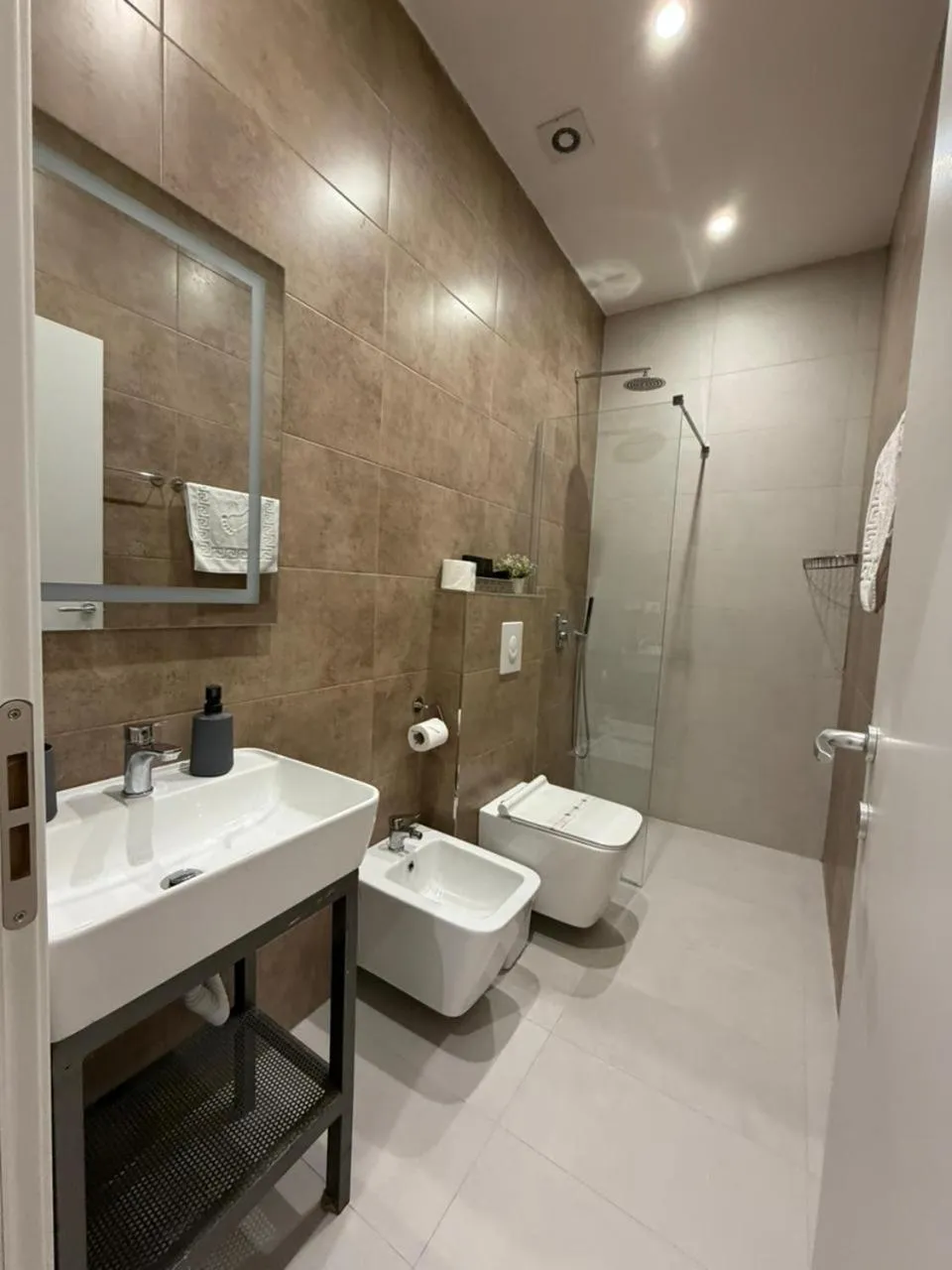 Bathroom in Peaky Hotel