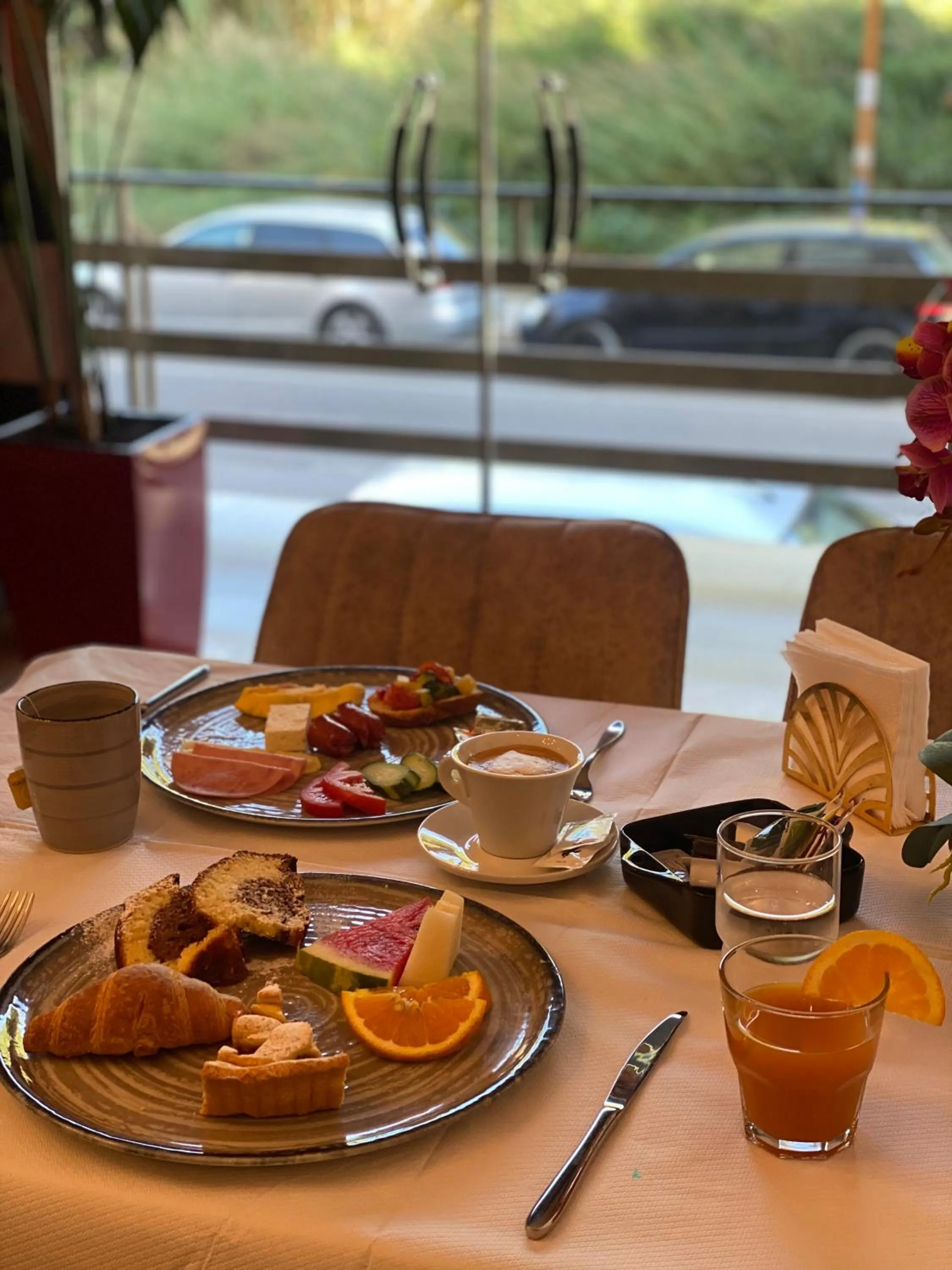 Breakfast in Peaky Hotel