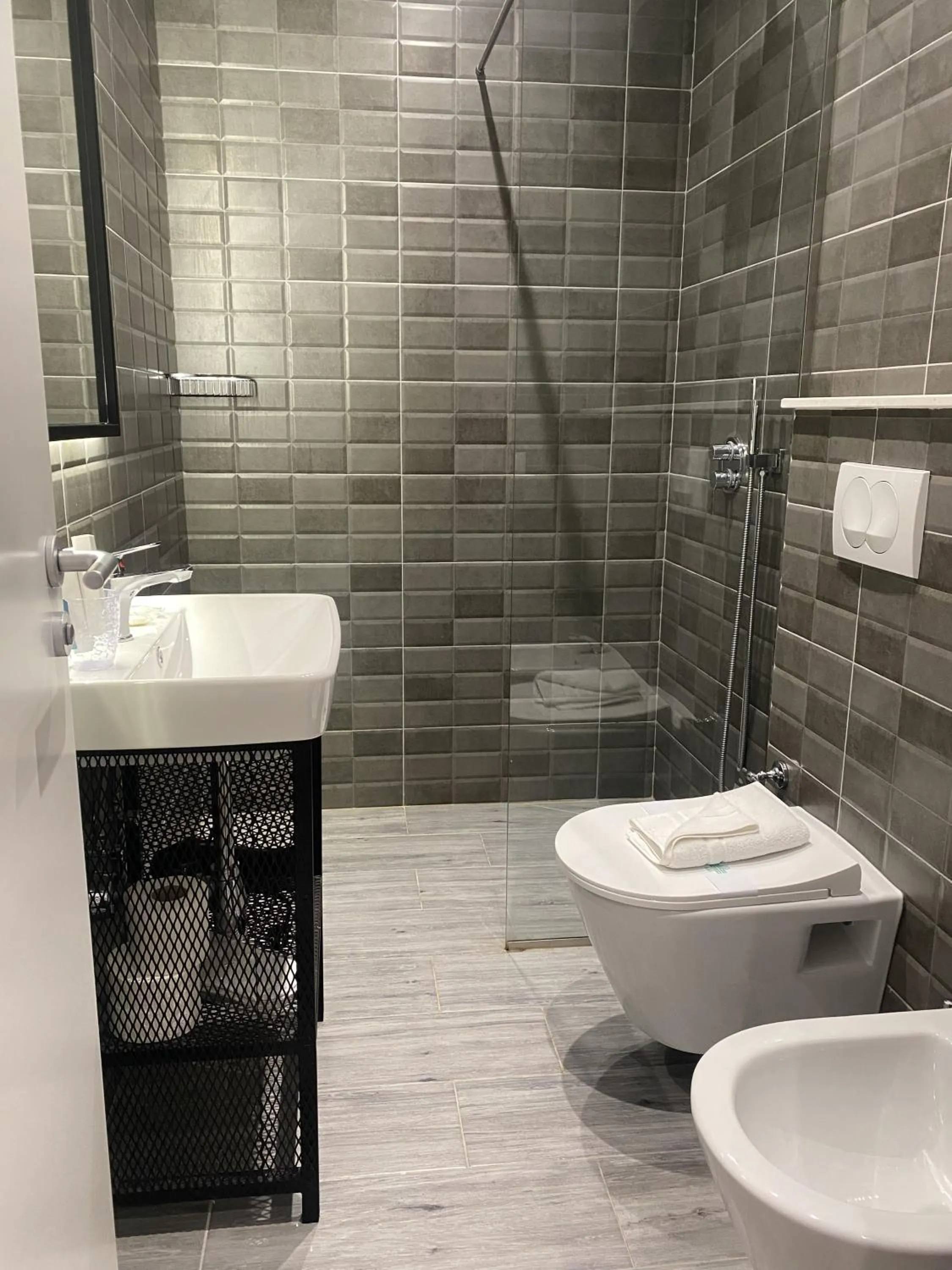 Shower in Peaky Hotel