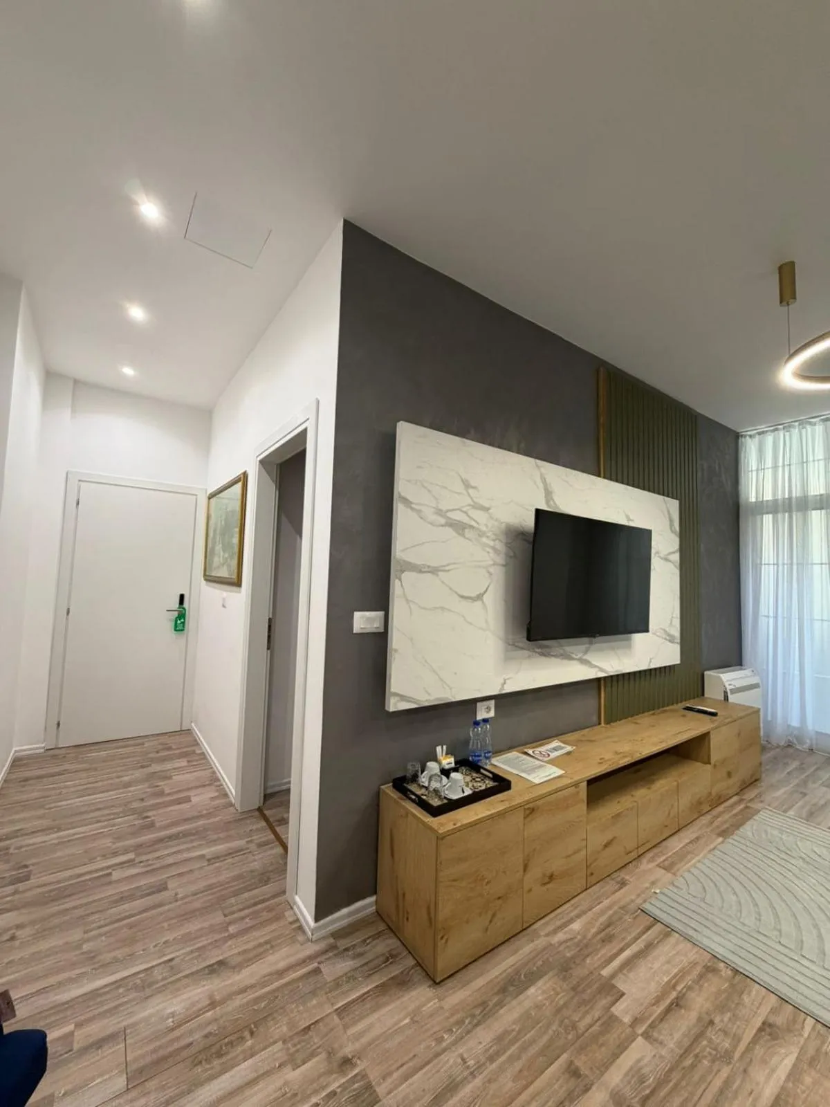 TV and multimedia in Peaky Hotel