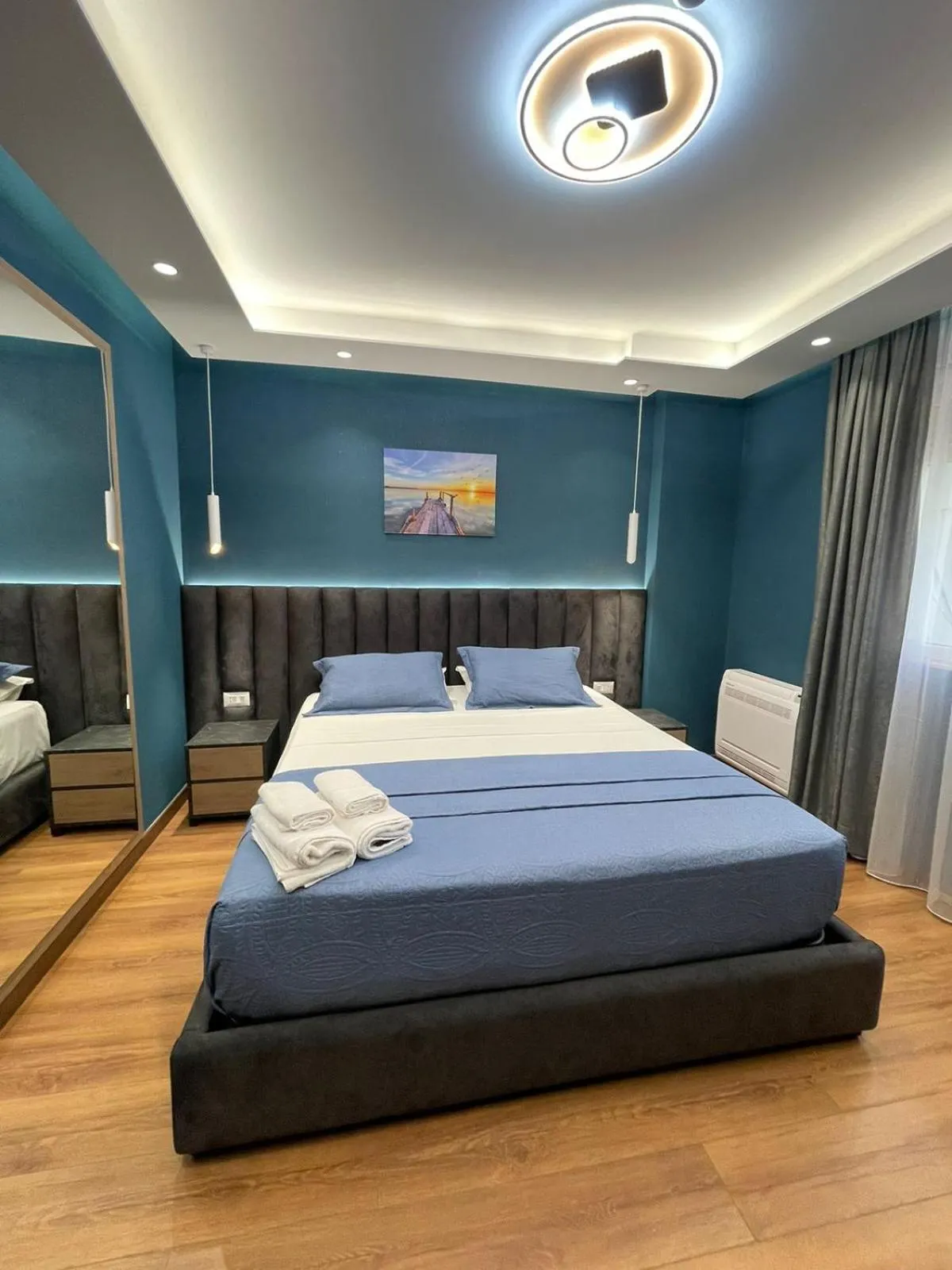 air conditioner, Bed in Peaky Hotel