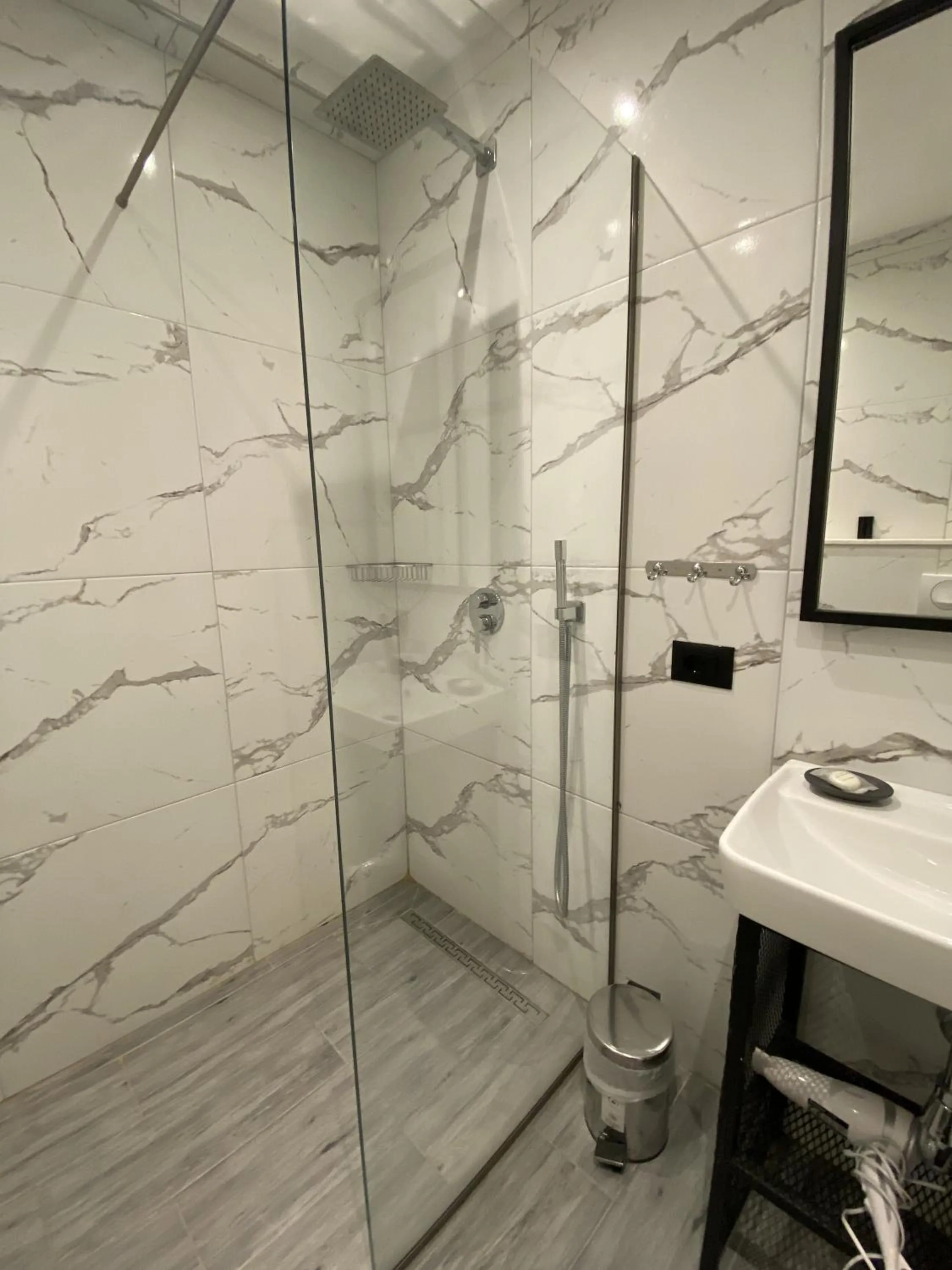 Shower in Peaky Hotel