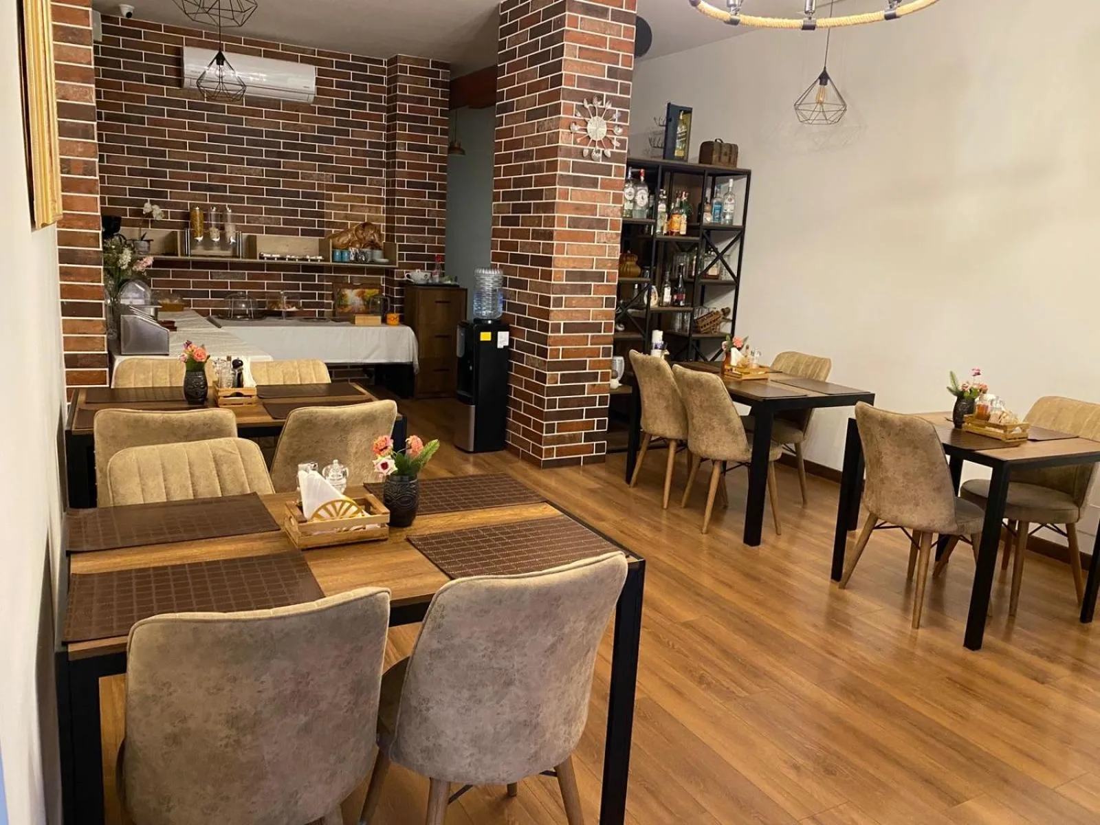 Breakfast in Peaky Hotel