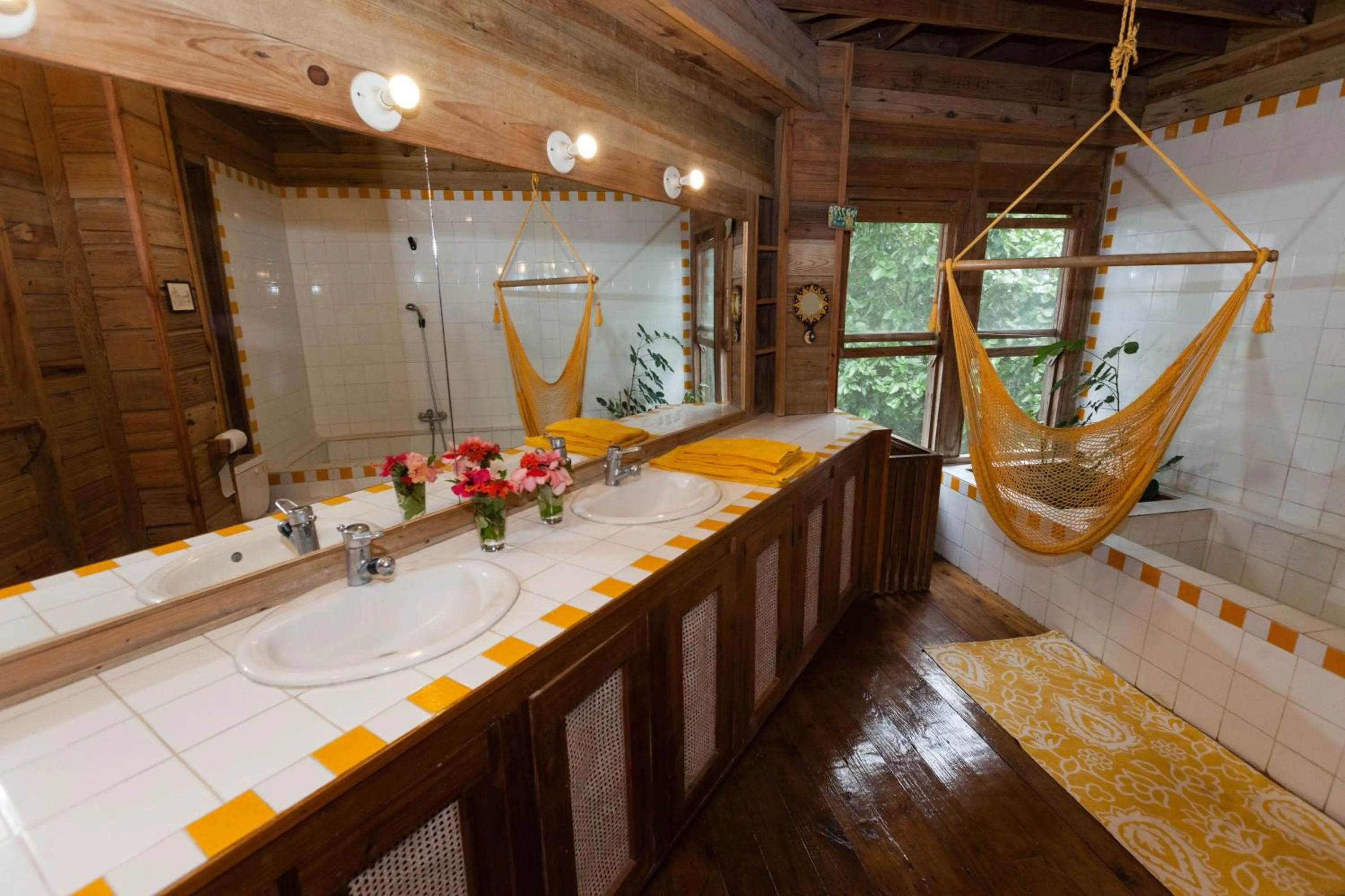 Bathroom in Roatan Bed & Breakfast Apartments