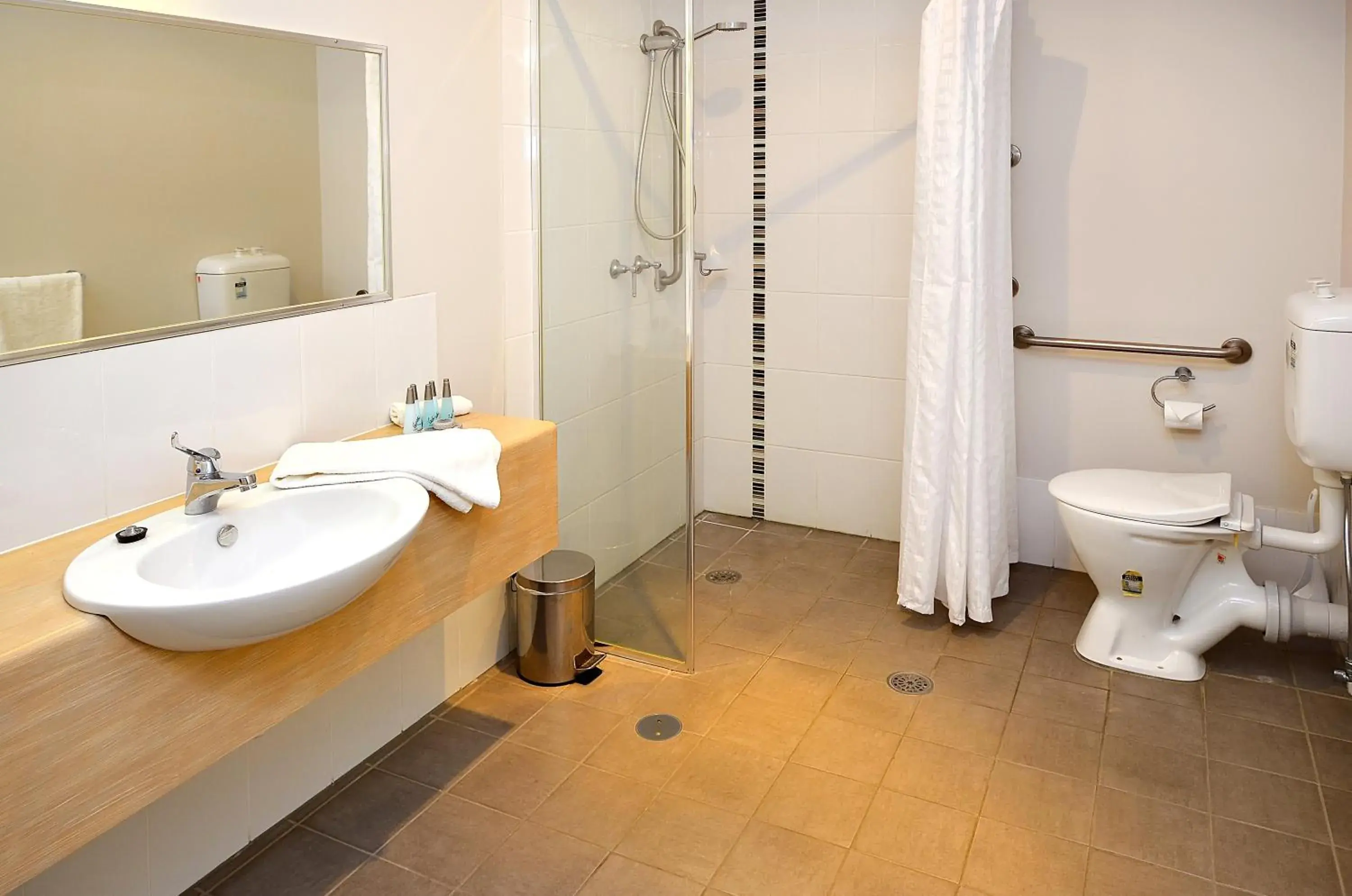 Twin Room - Disability Access in Mackellar Motel Twin Room - Disability Access in Mackellar Motel