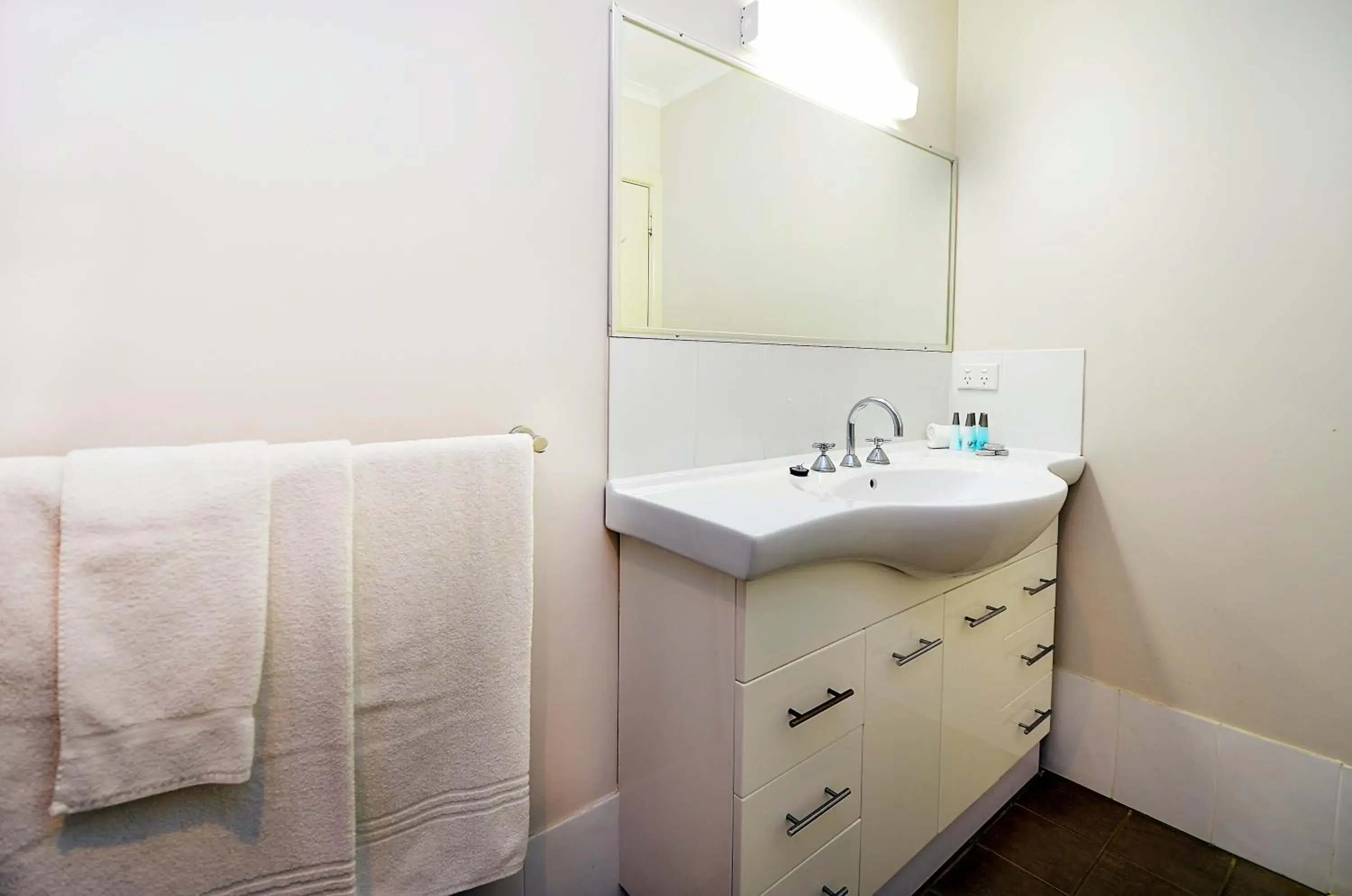 Deluxe Twin Room in Mackellar Motel Deluxe Twin Room in Mackellar Motel