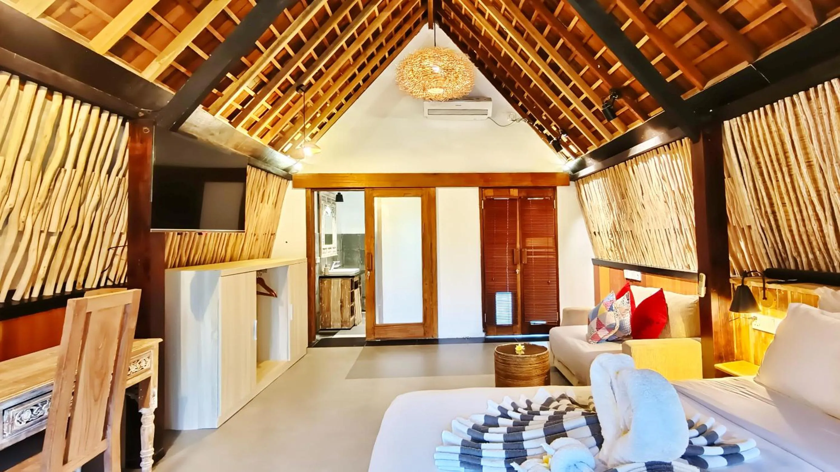 Bed in Kies Villas Lombok