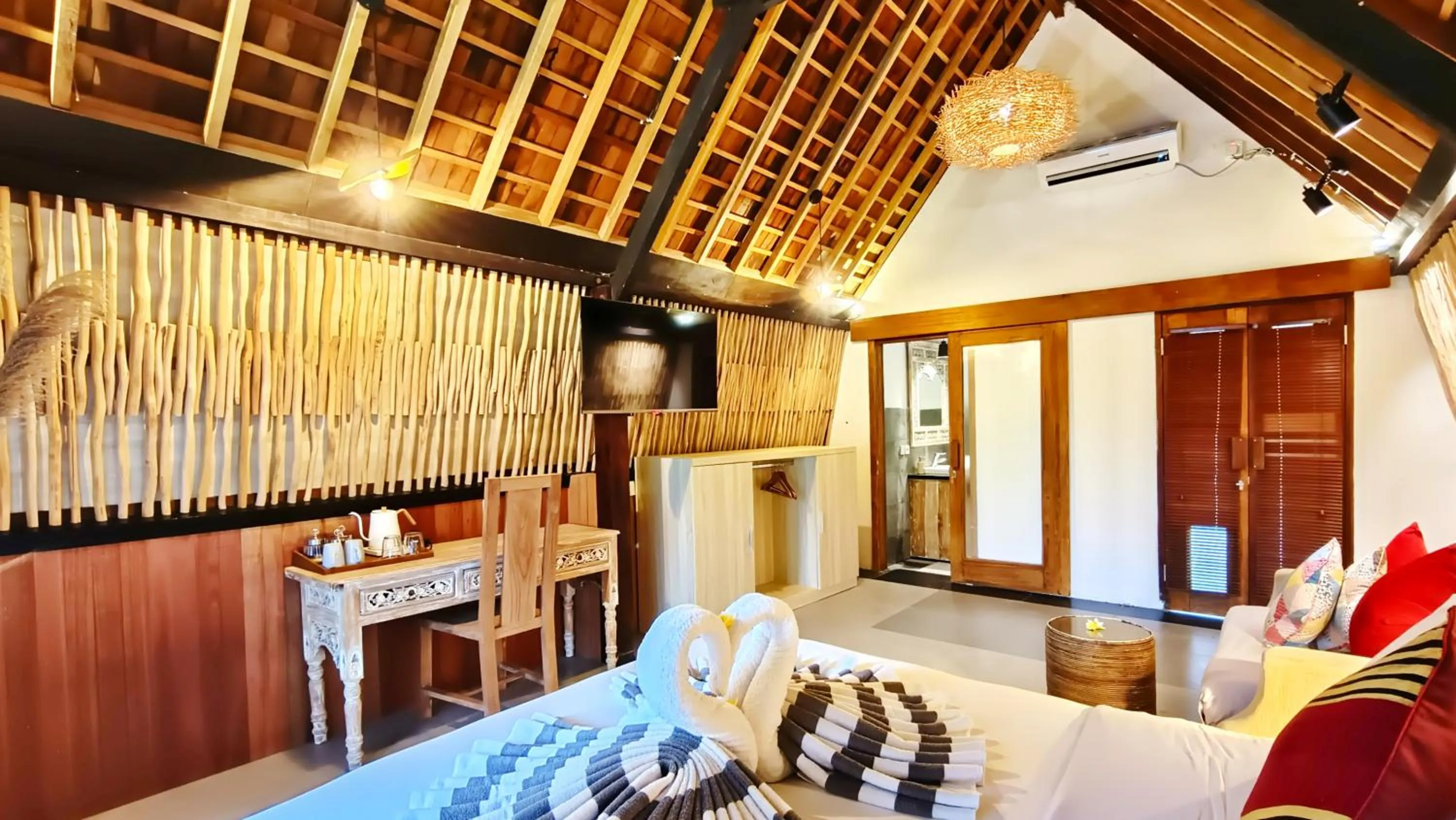 Bed in Kies Villas Lombok