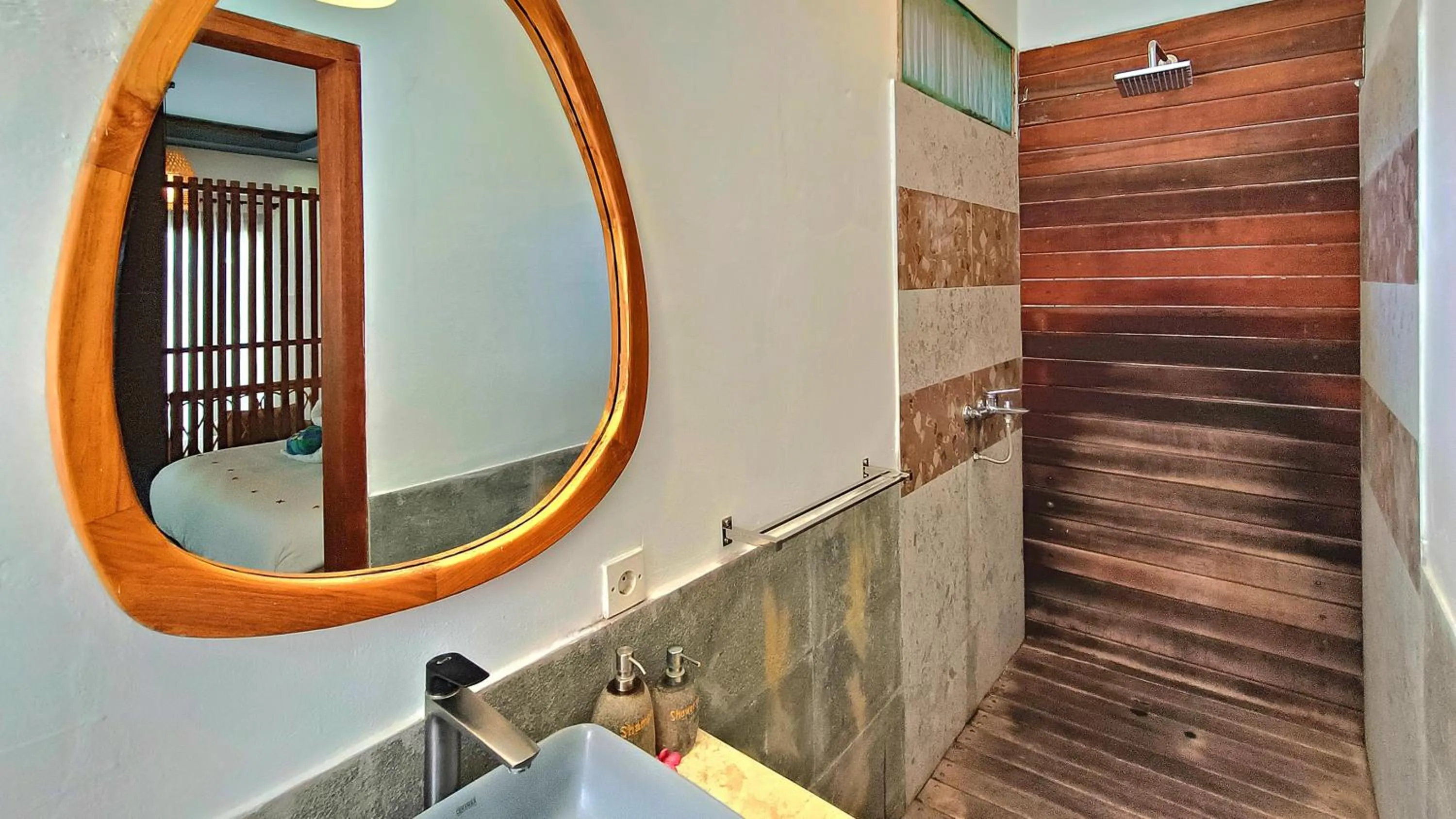 Shower in Kies Villas Lombok