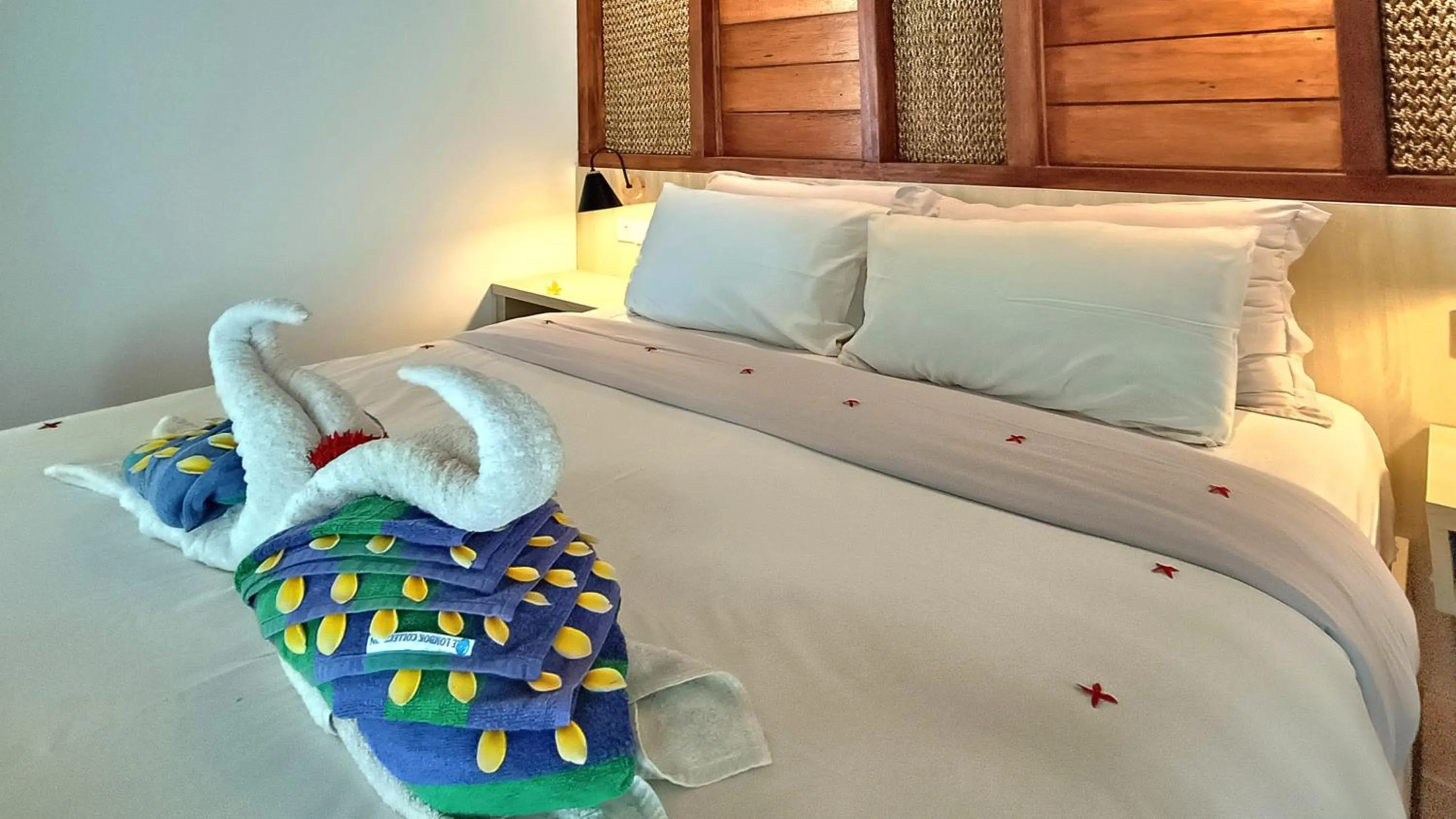 Bed in Kies Villas Lombok