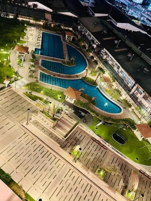 Stylish 1 bedroom condo with pool view and Fast WIFI