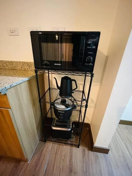Stylish 1 bedroom condo with pool view and Fast WIFI