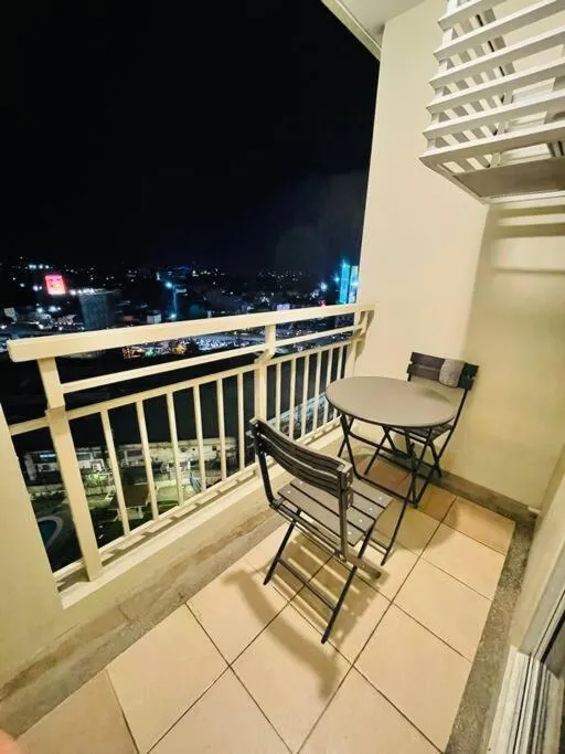 Stylish 1 bedroom condo with pool view and Fast WIFI