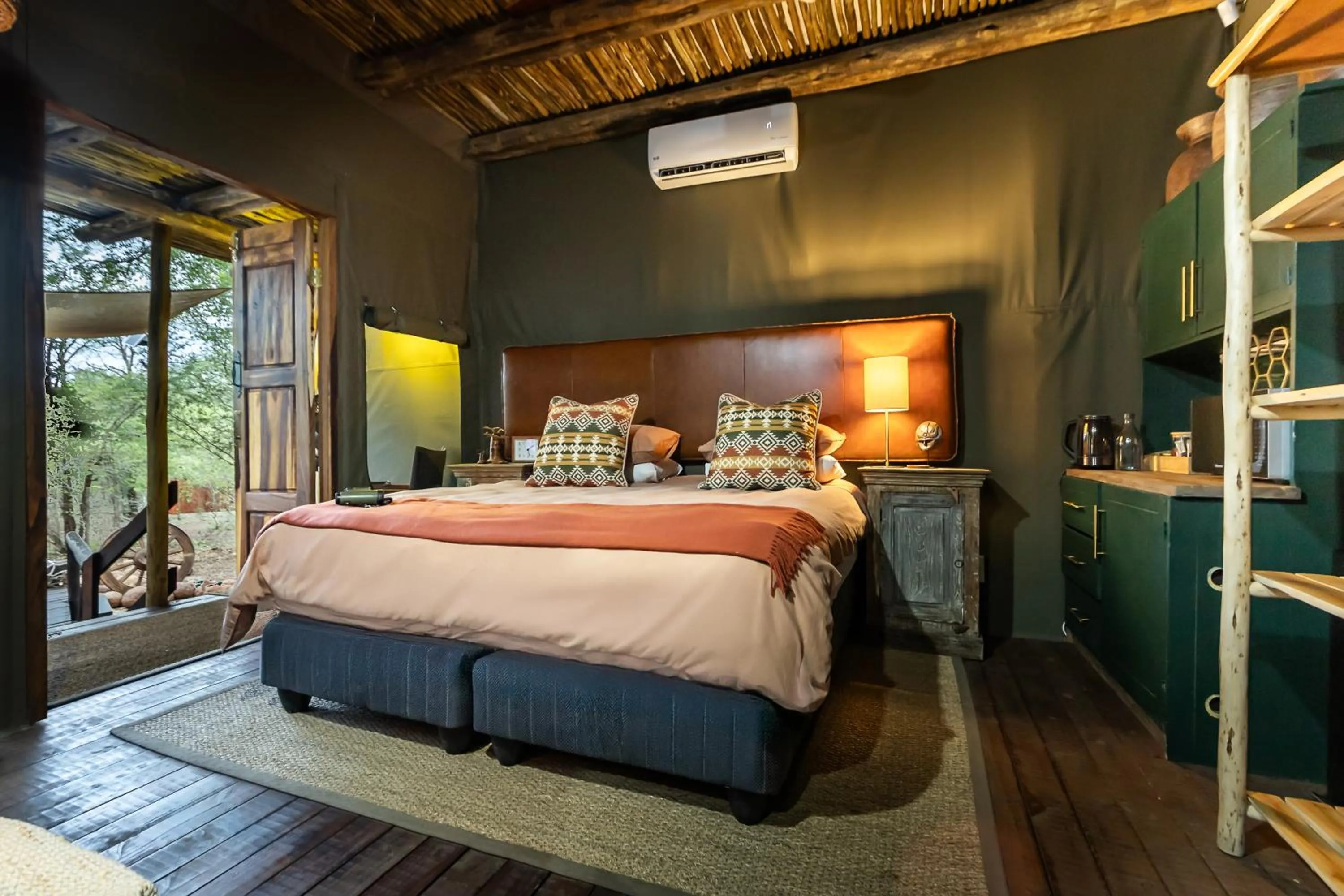 Bed in Grace of Africa, Kruger Couples Lodge