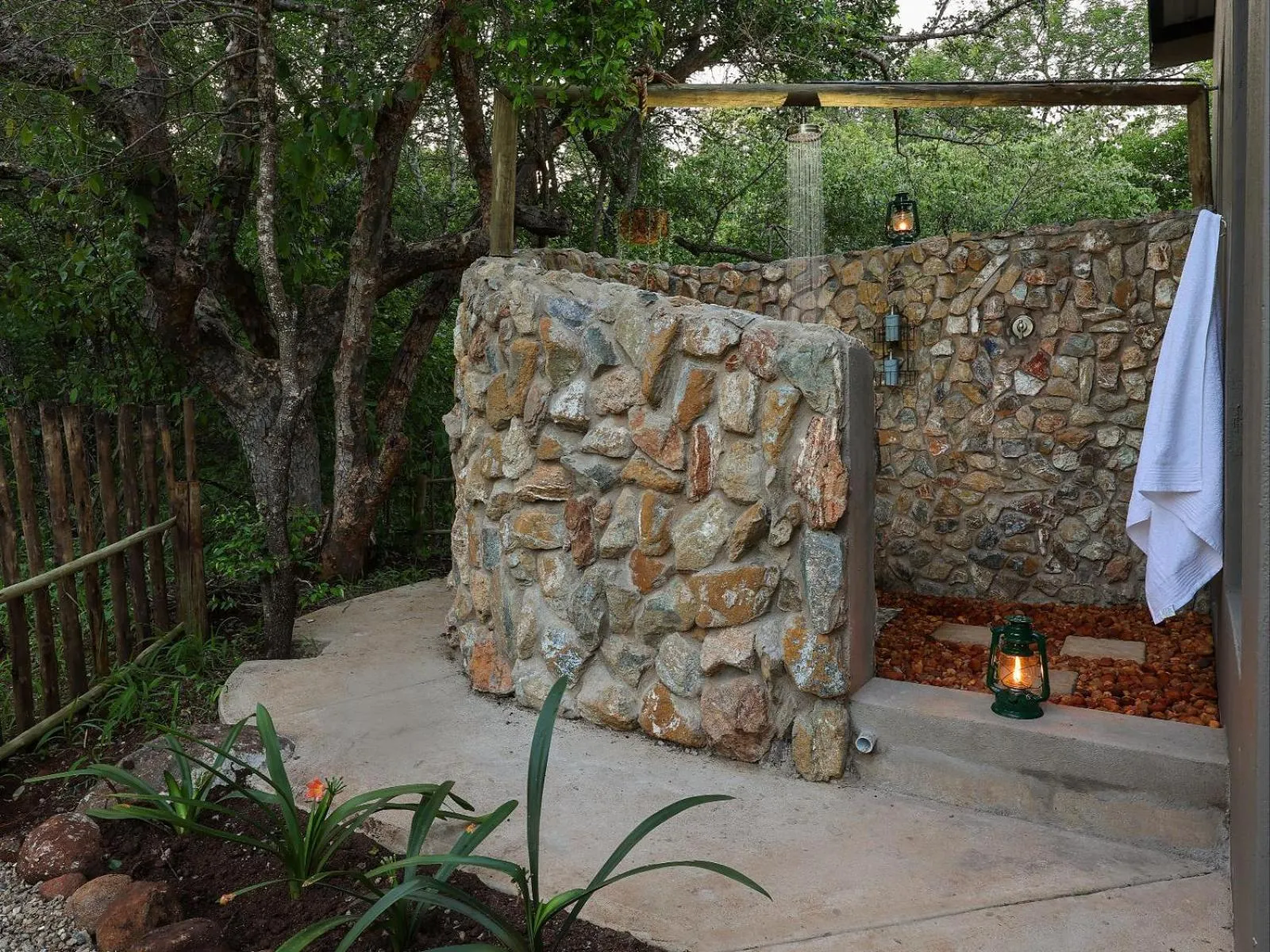 Shower in Grace of Africa, Kruger Couples Lodge
