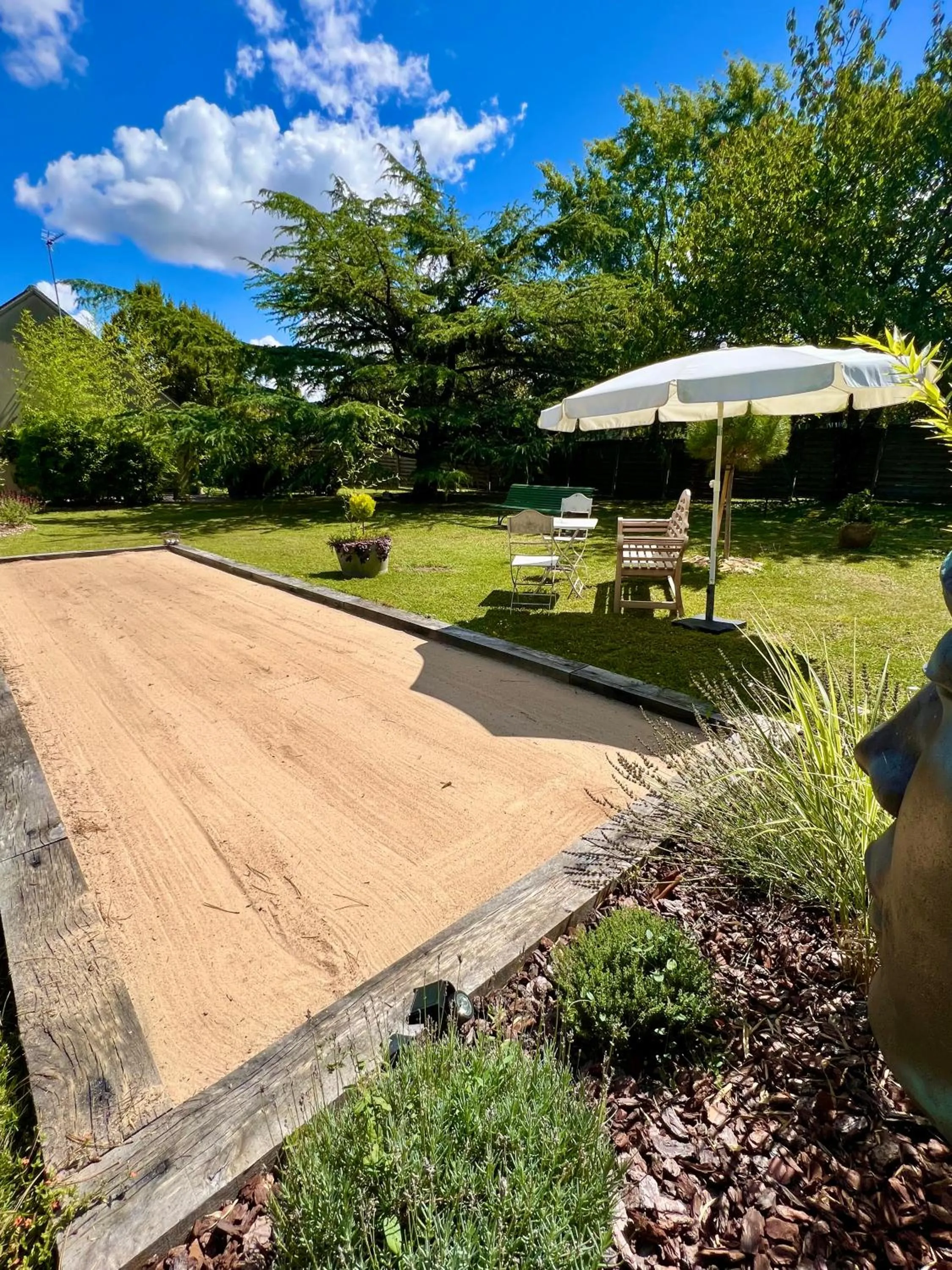 Garden view in GSand Le Clos du May