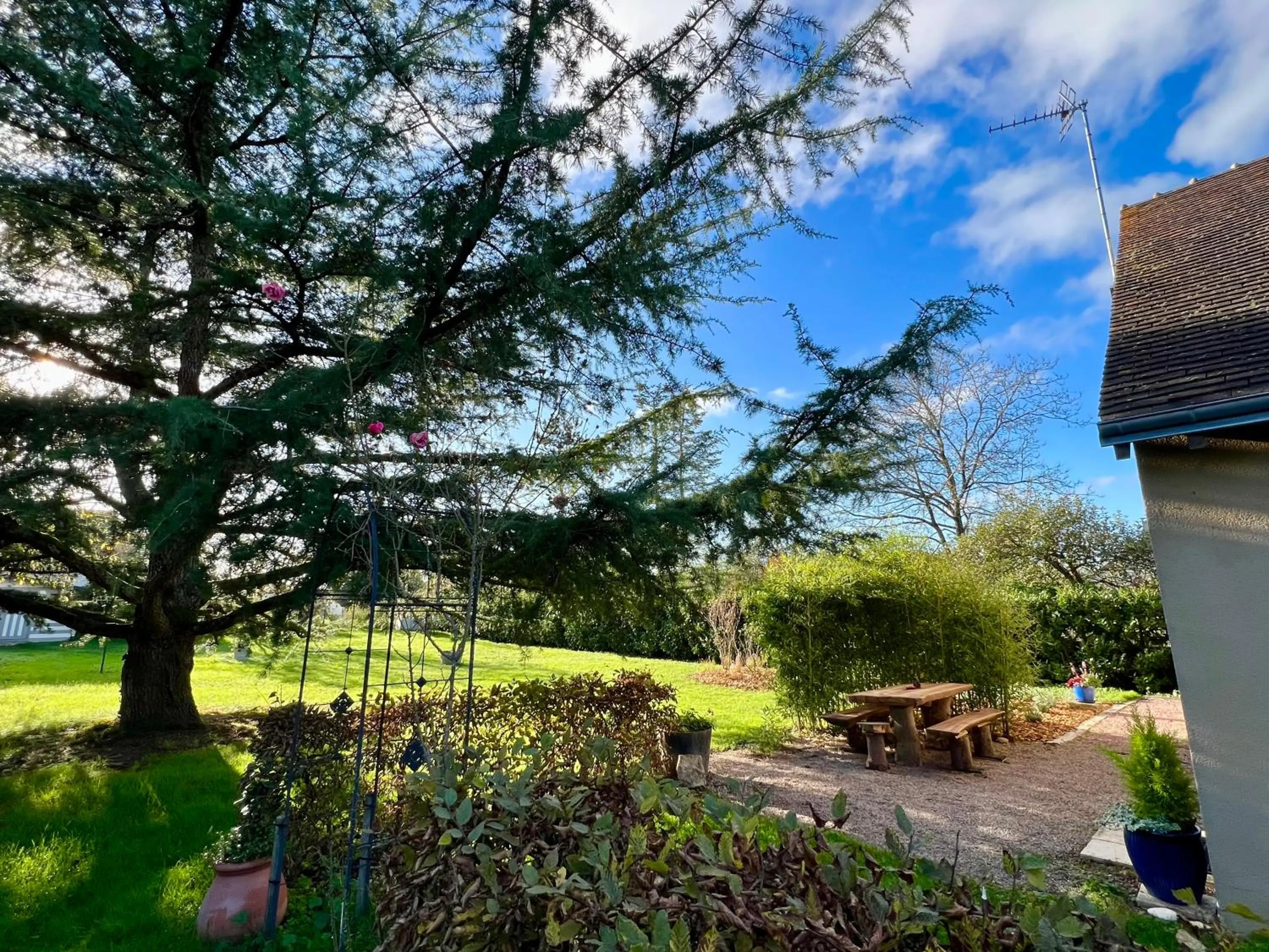 Day in GSand Le Clos du May