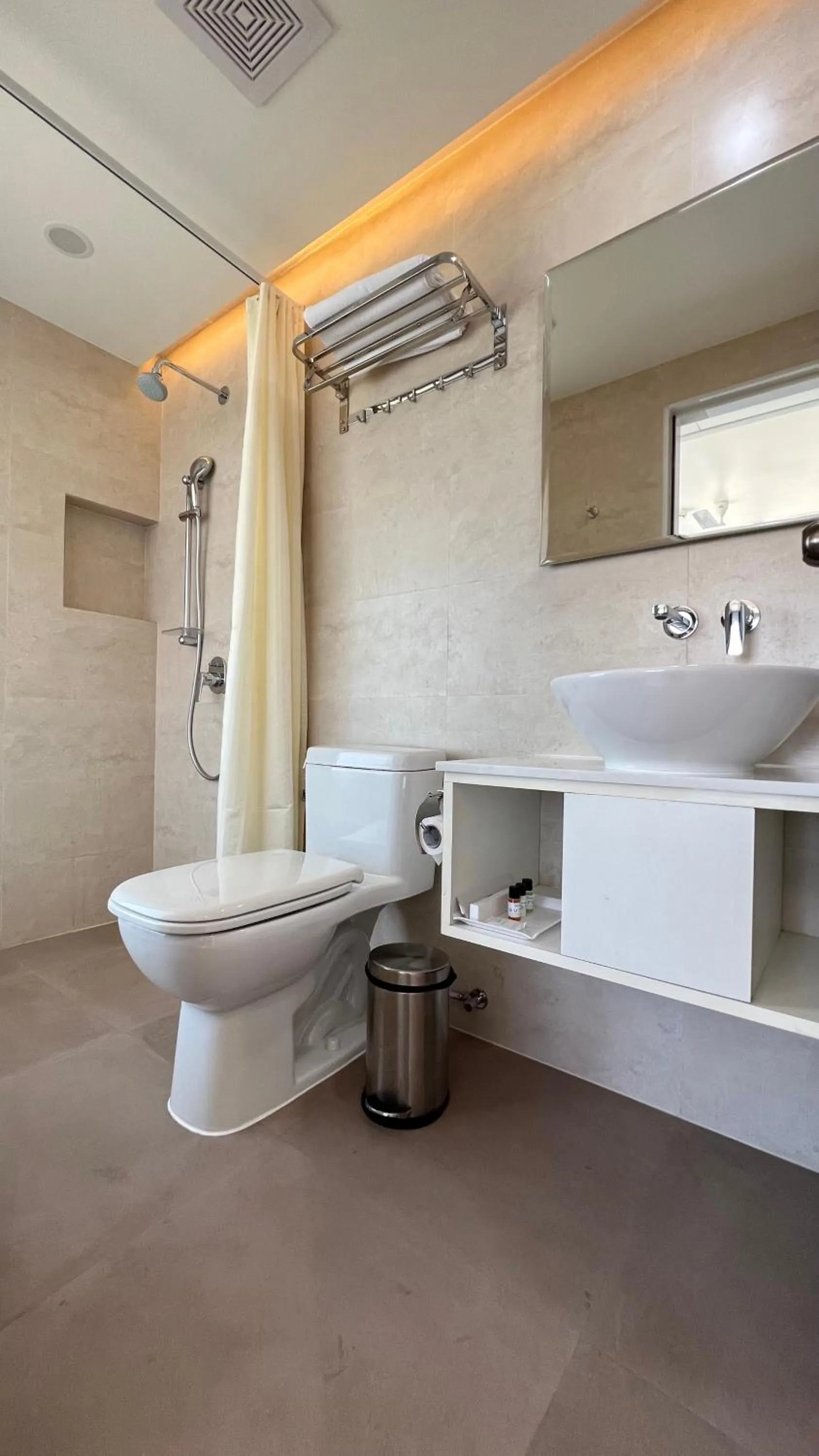 Toilet in Aurora Boutique Hotel Imphal