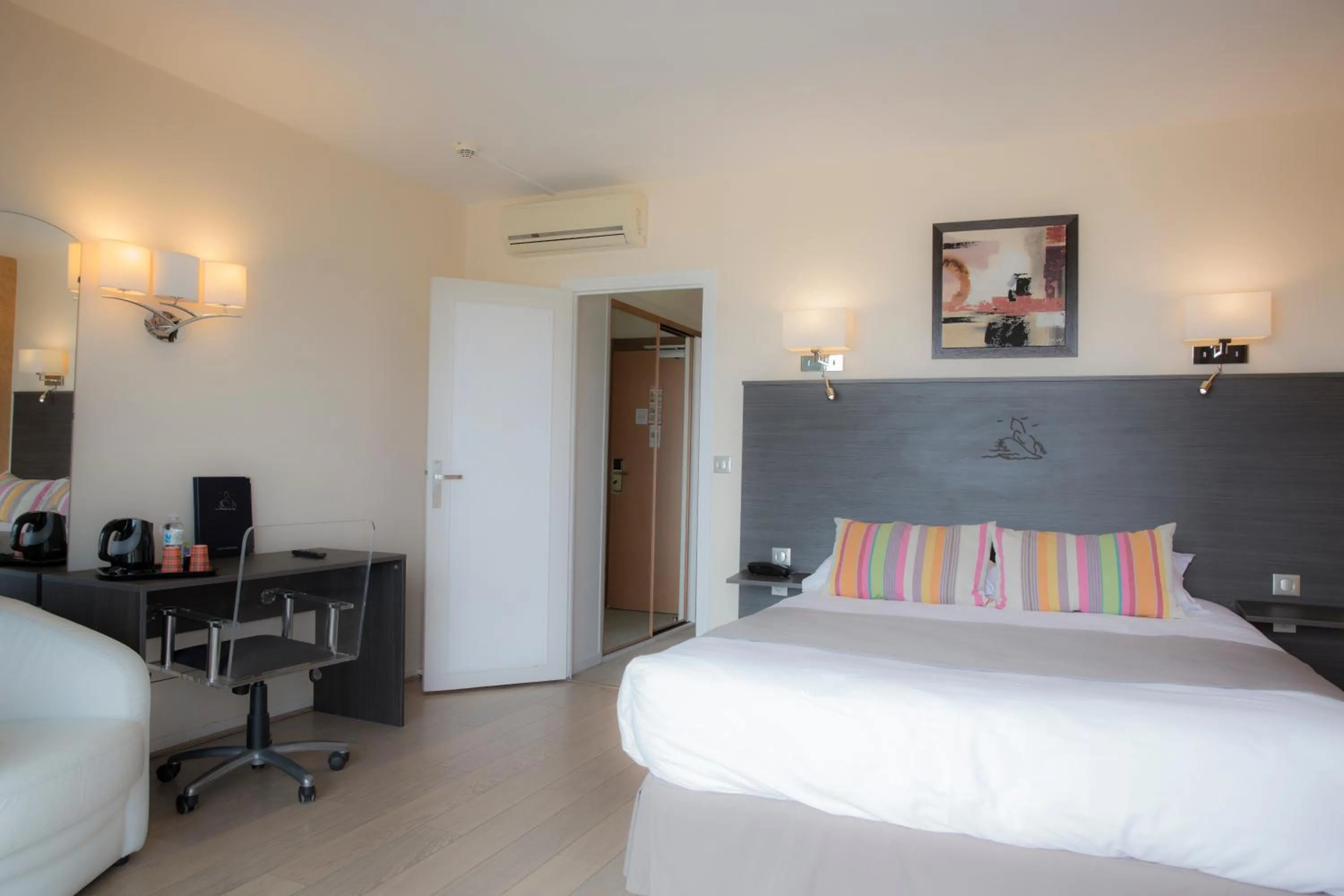 Bed in Arc Hôtel Sur Mer