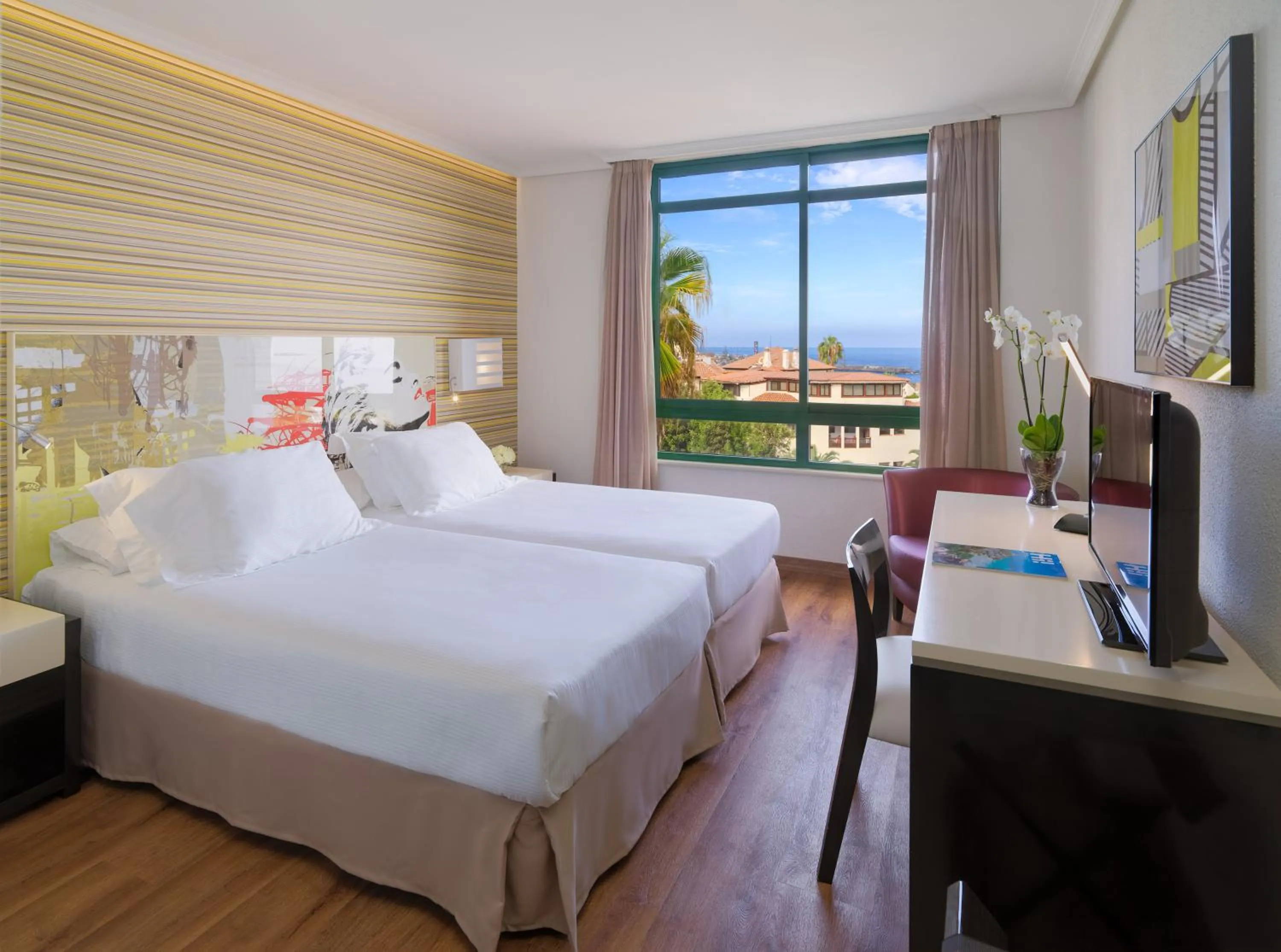 Photo of the whole room, Bed in H10 Tenerife Playa
