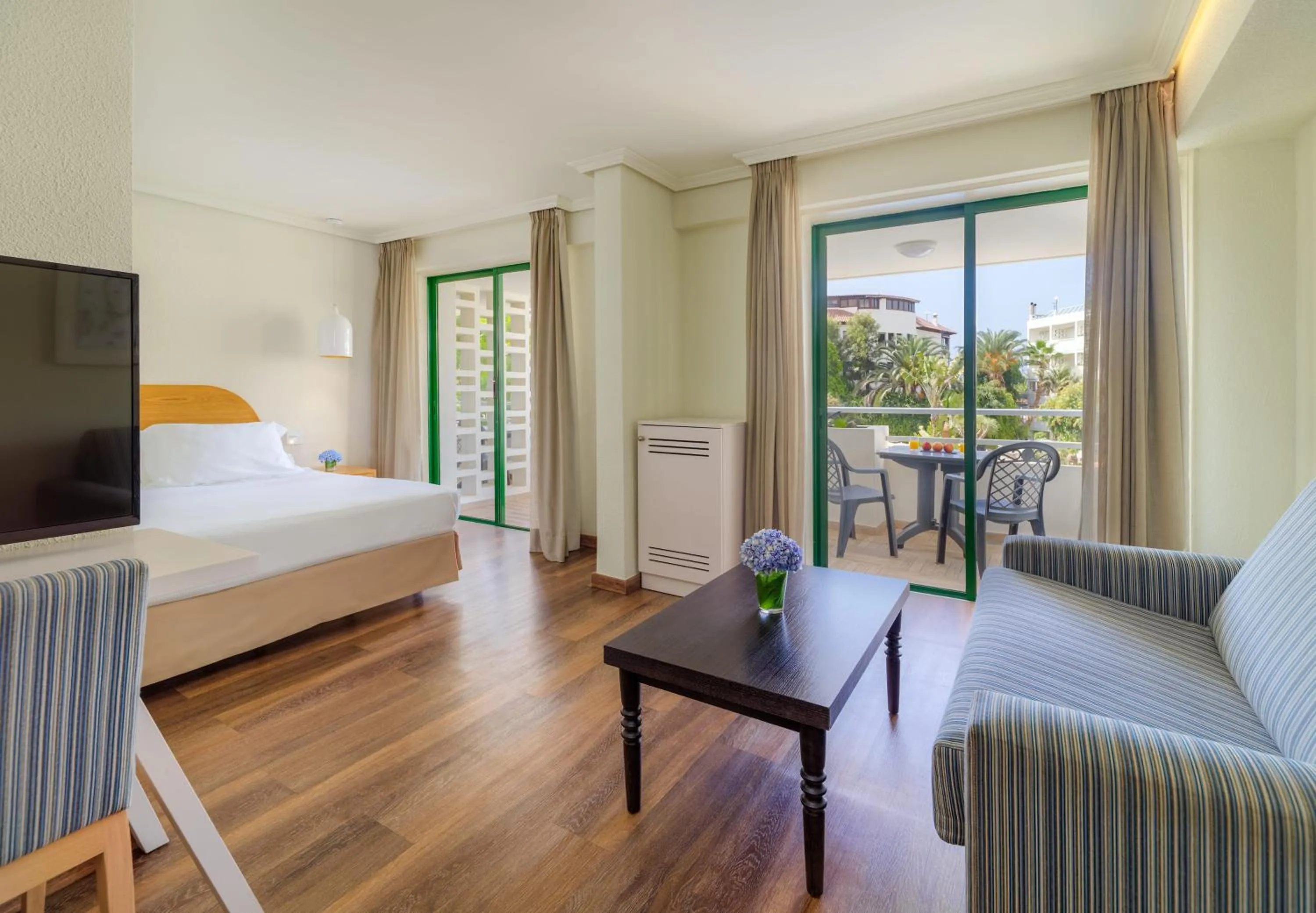 Photo of the whole room, Bed in H10 Tenerife Playa