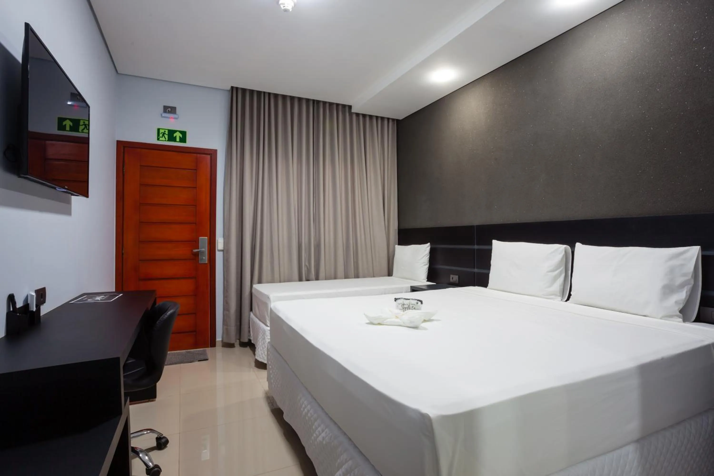 Bedroom, Bed in Sophita Business Hotel