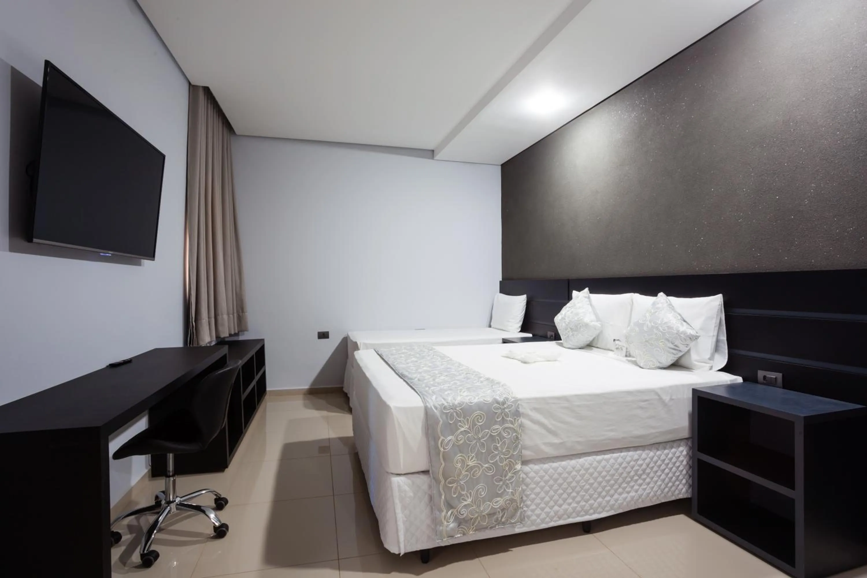 Bedroom, Bed in Sophita Business Hotel