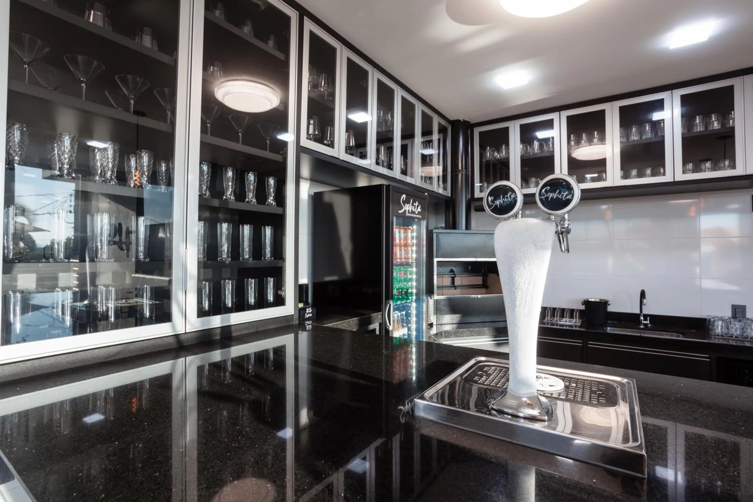 Restaurant/places to eat in Sophita Business Hotel