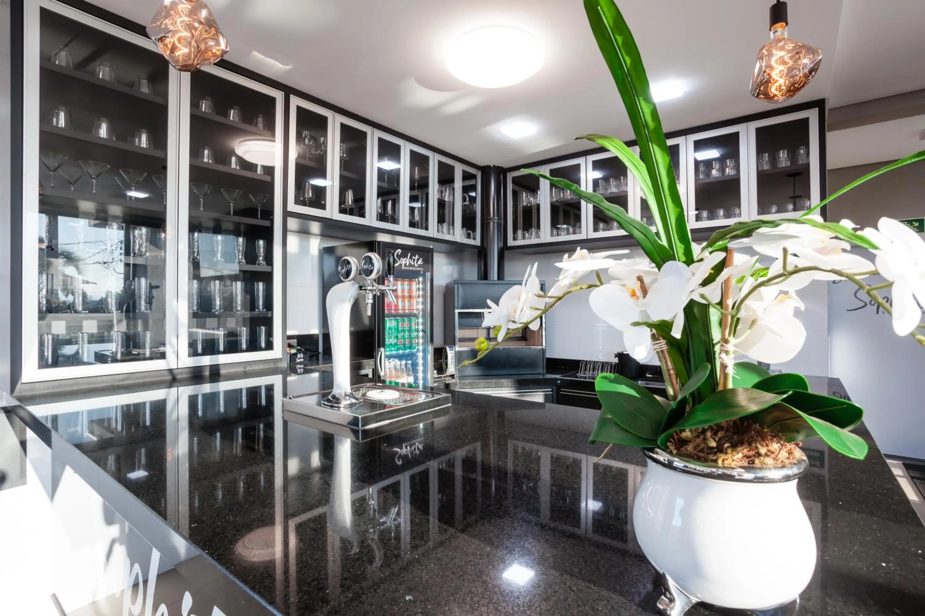 Restaurant/places to eat in Sophita Business Hotel