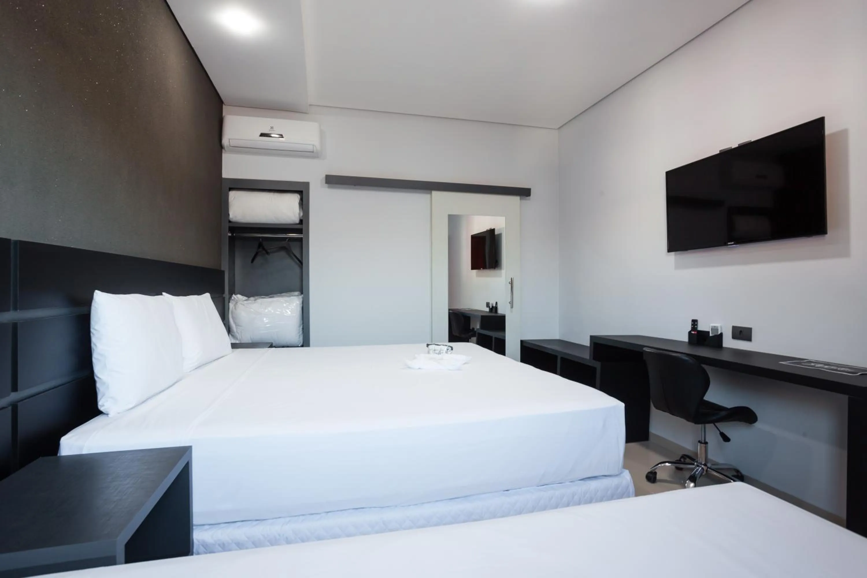 Photo of the whole room, Bed in Sophita Business Hotel