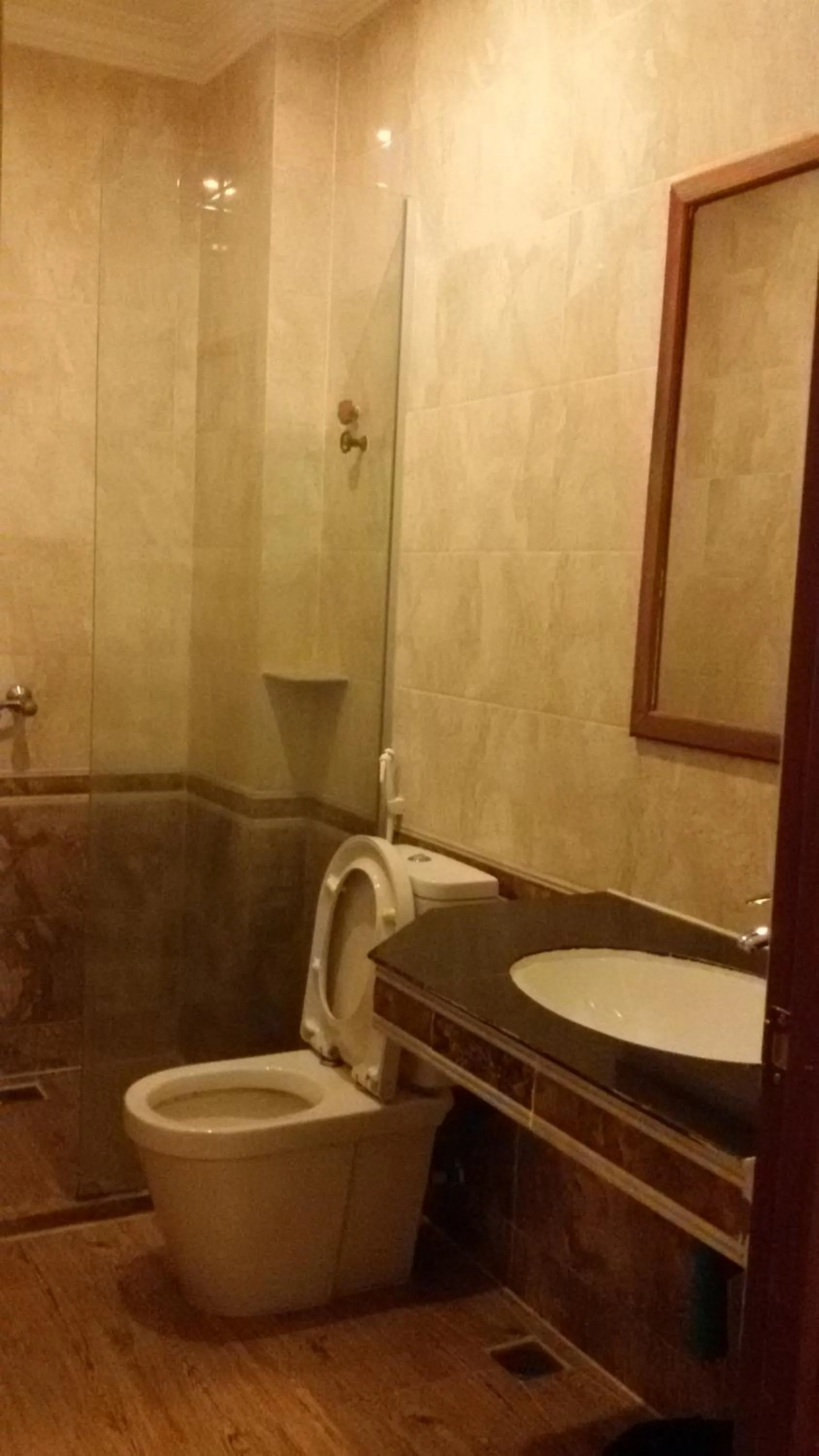 Shower, Bathroom in Angkor Comfort Hotel