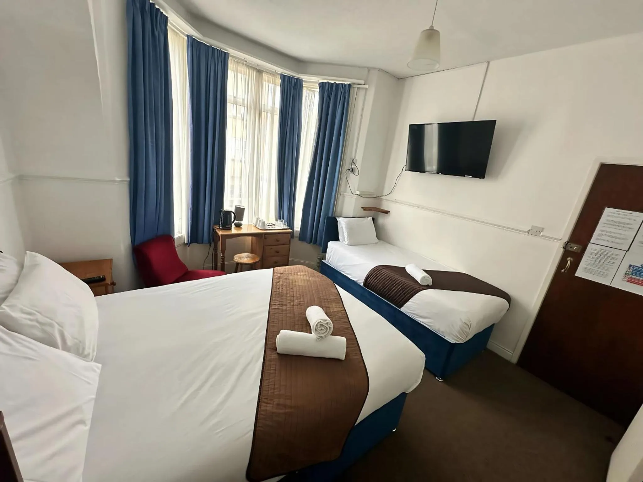 Bedroom, Bed in Granby Hotel