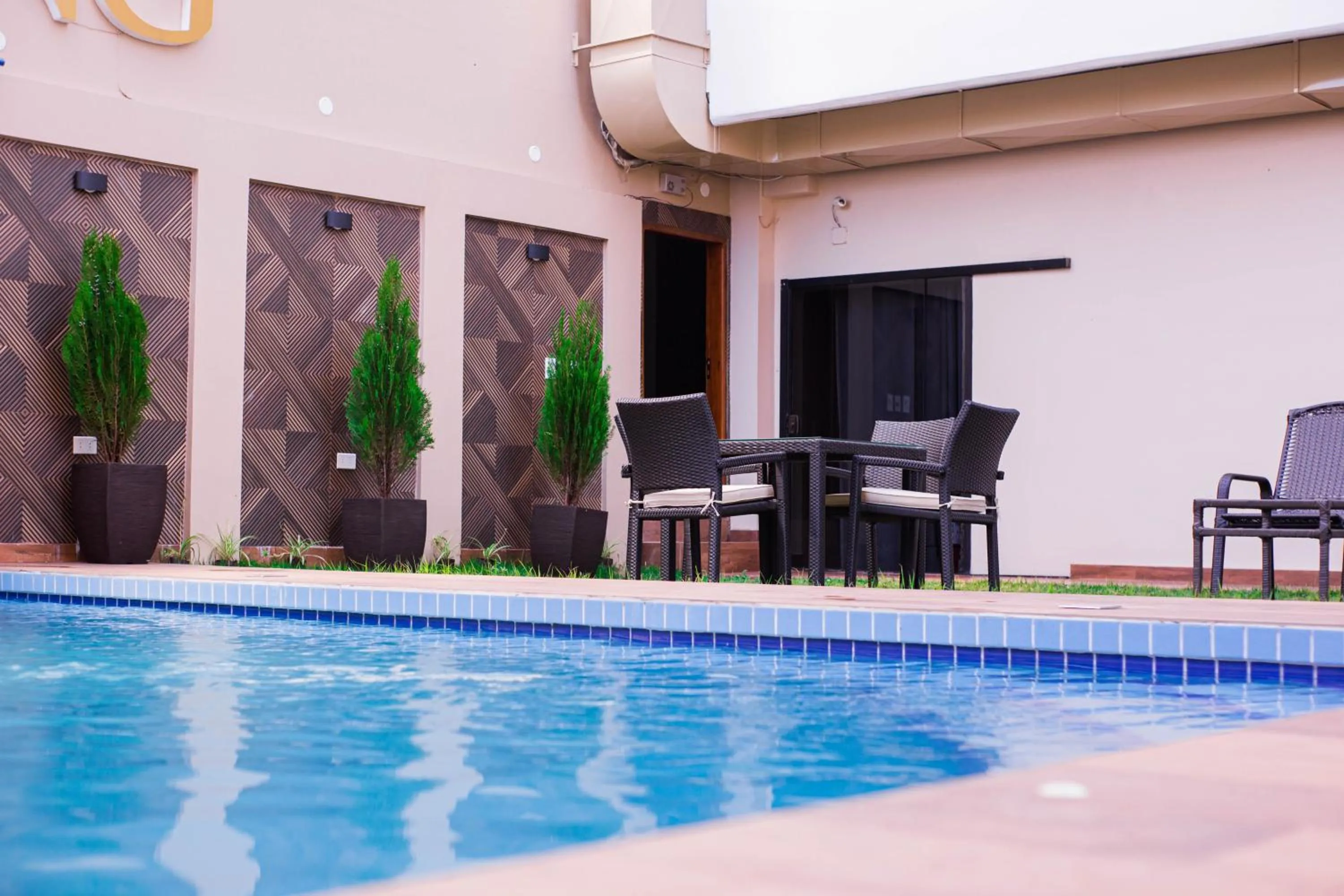 Swimming pool in Liebling Hotel Ciudad del Este