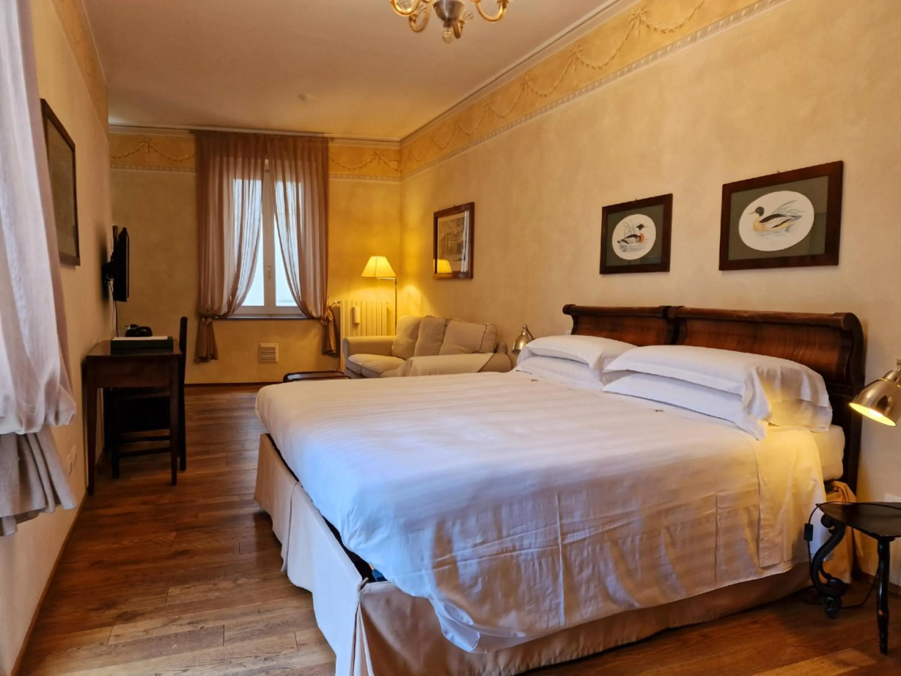 Photo of the whole room, Bed in Relais Vimercati